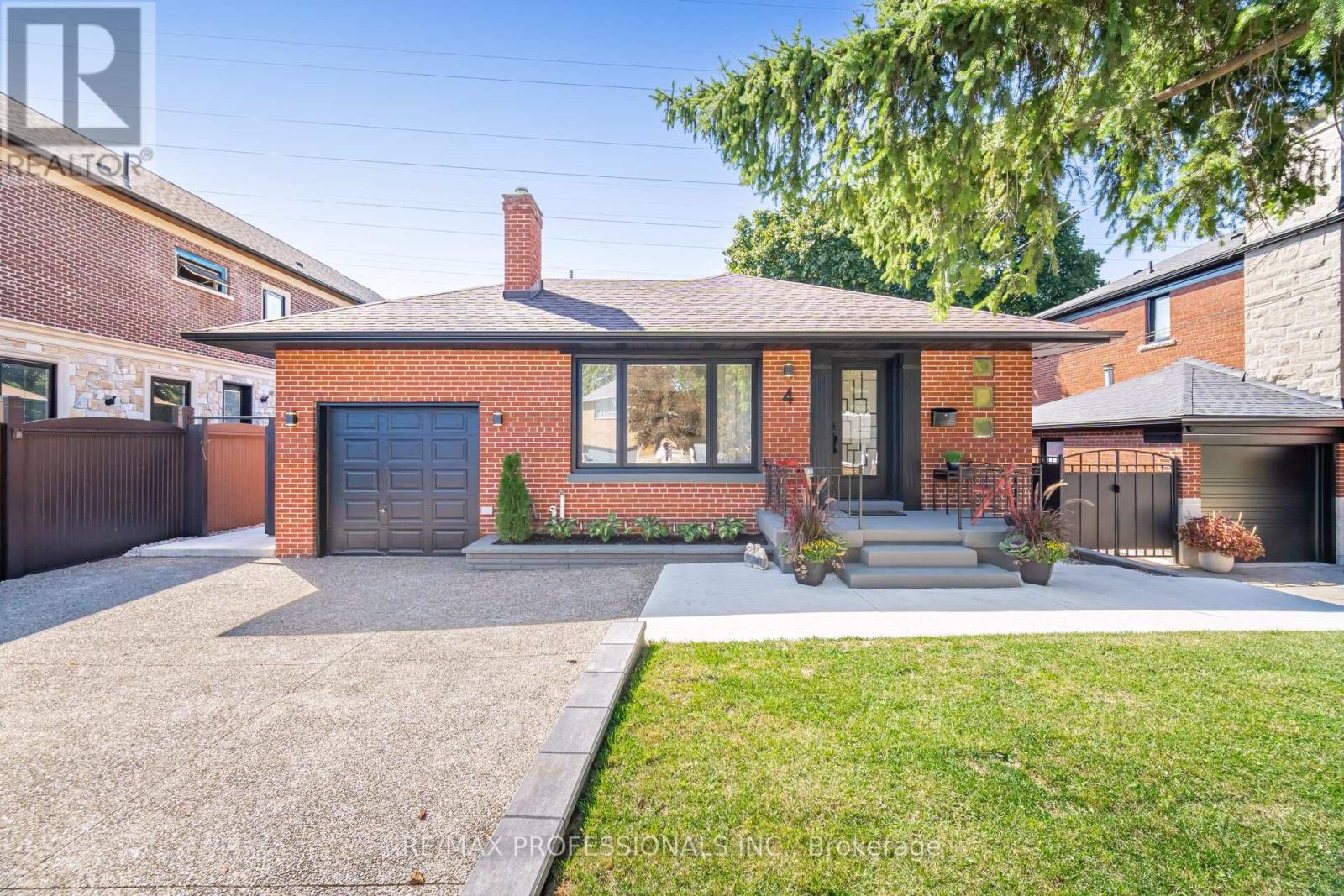 4 LLOYD MANOR ROAD, Toronto, Ontario