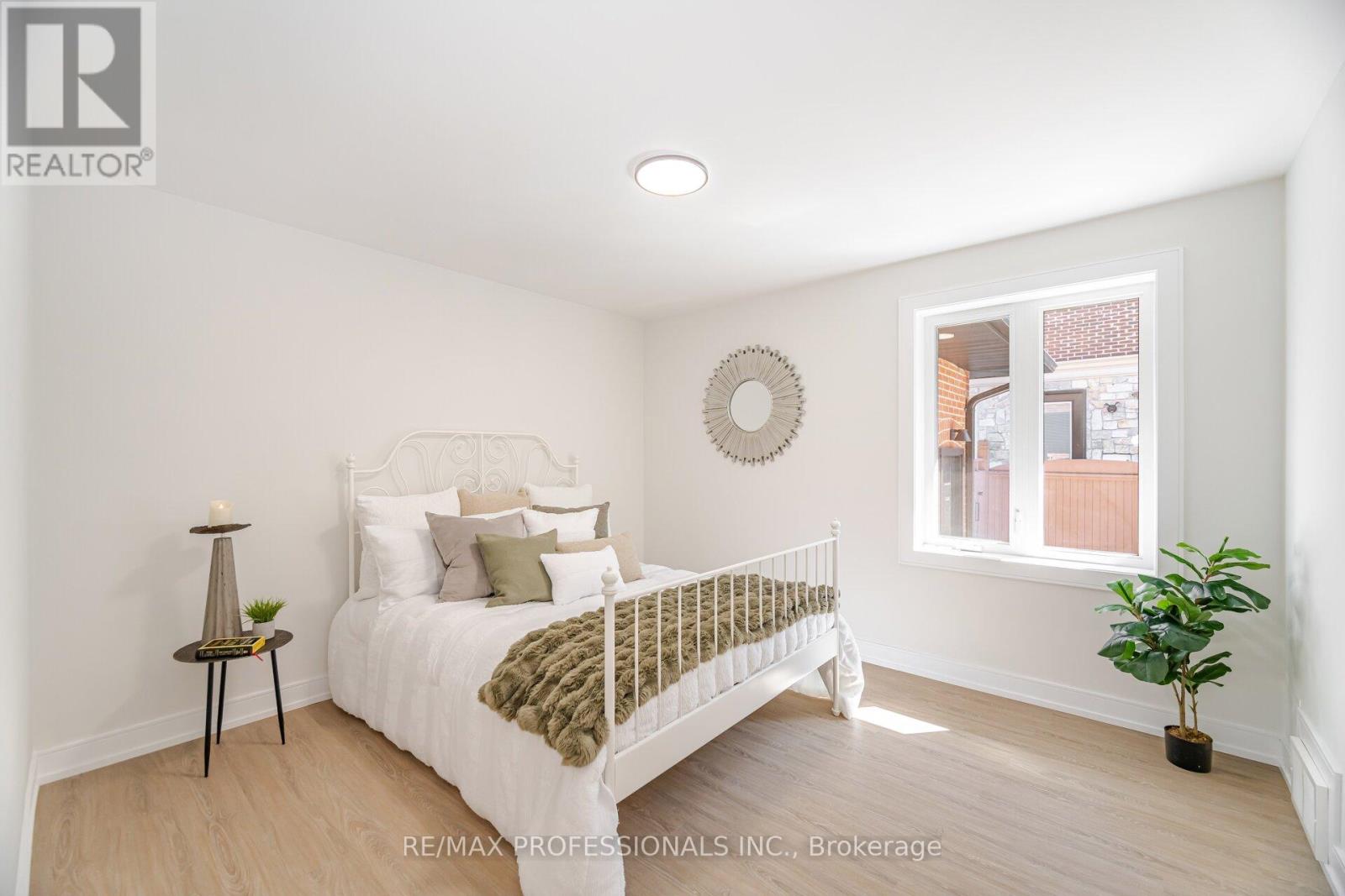 4 Lloyd Manor Road, Toronto, Ontario  M9B 5H6 - Photo 22 - W12410683