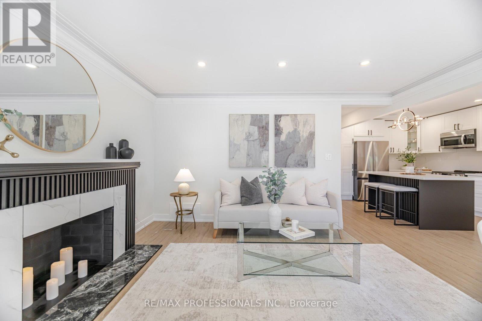 4 Lloyd Manor Road, Toronto, Ontario  M9B 5H6 - Photo 11 - W12410683