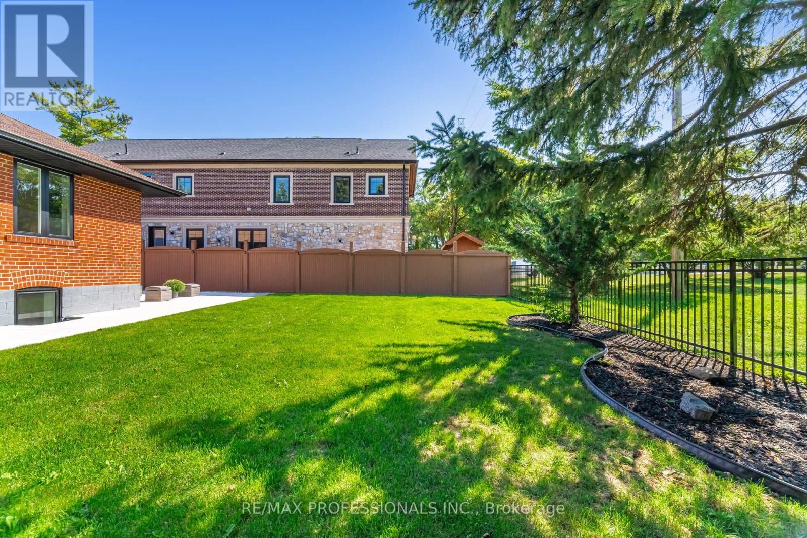 4 Lloyd Manor Road, Toronto, Ontario  M9B 5H6 - Photo 48 - W12410683