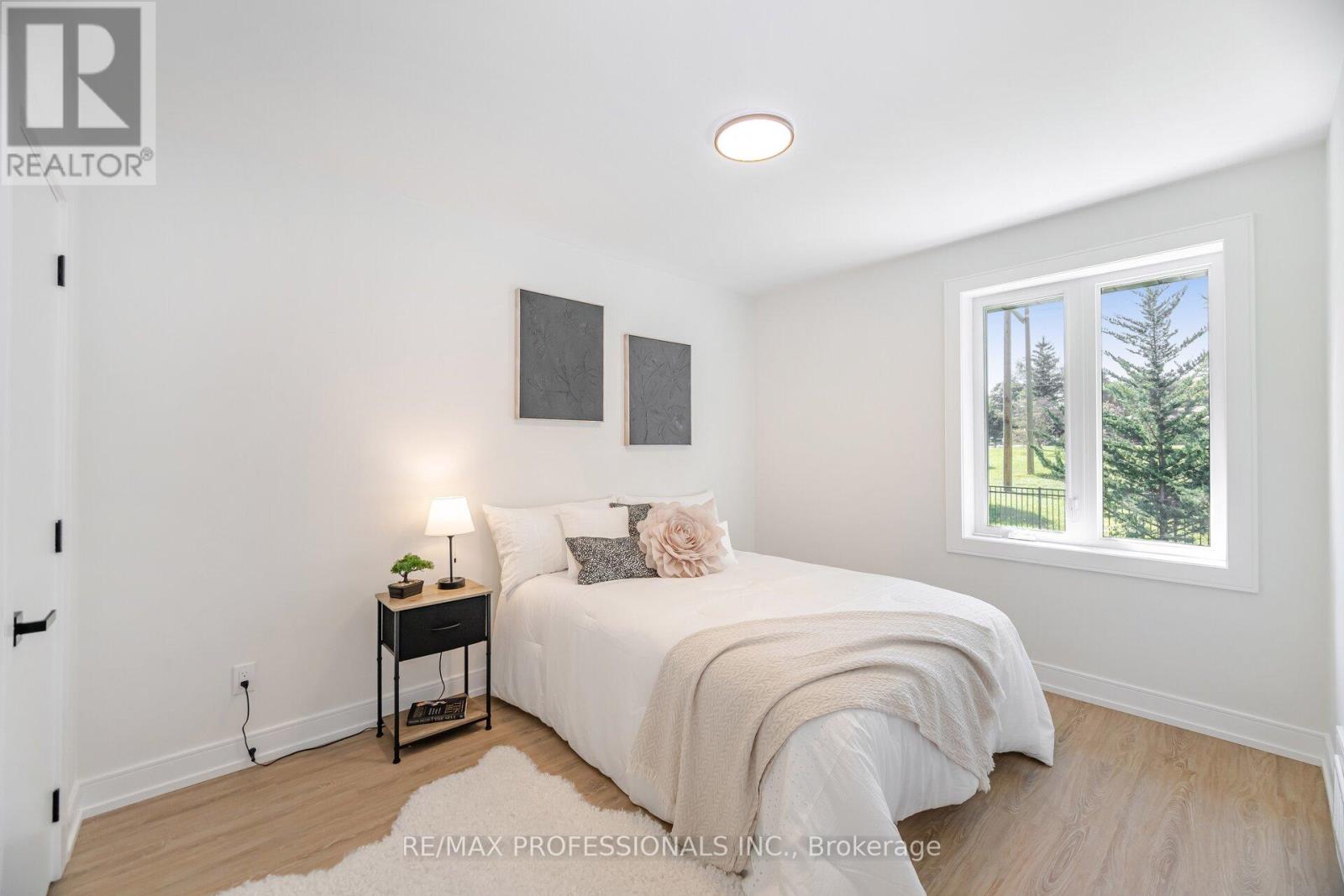 4 Lloyd Manor Road, Toronto, Ontario  M9B 5H6 - Photo 24 - W12410683