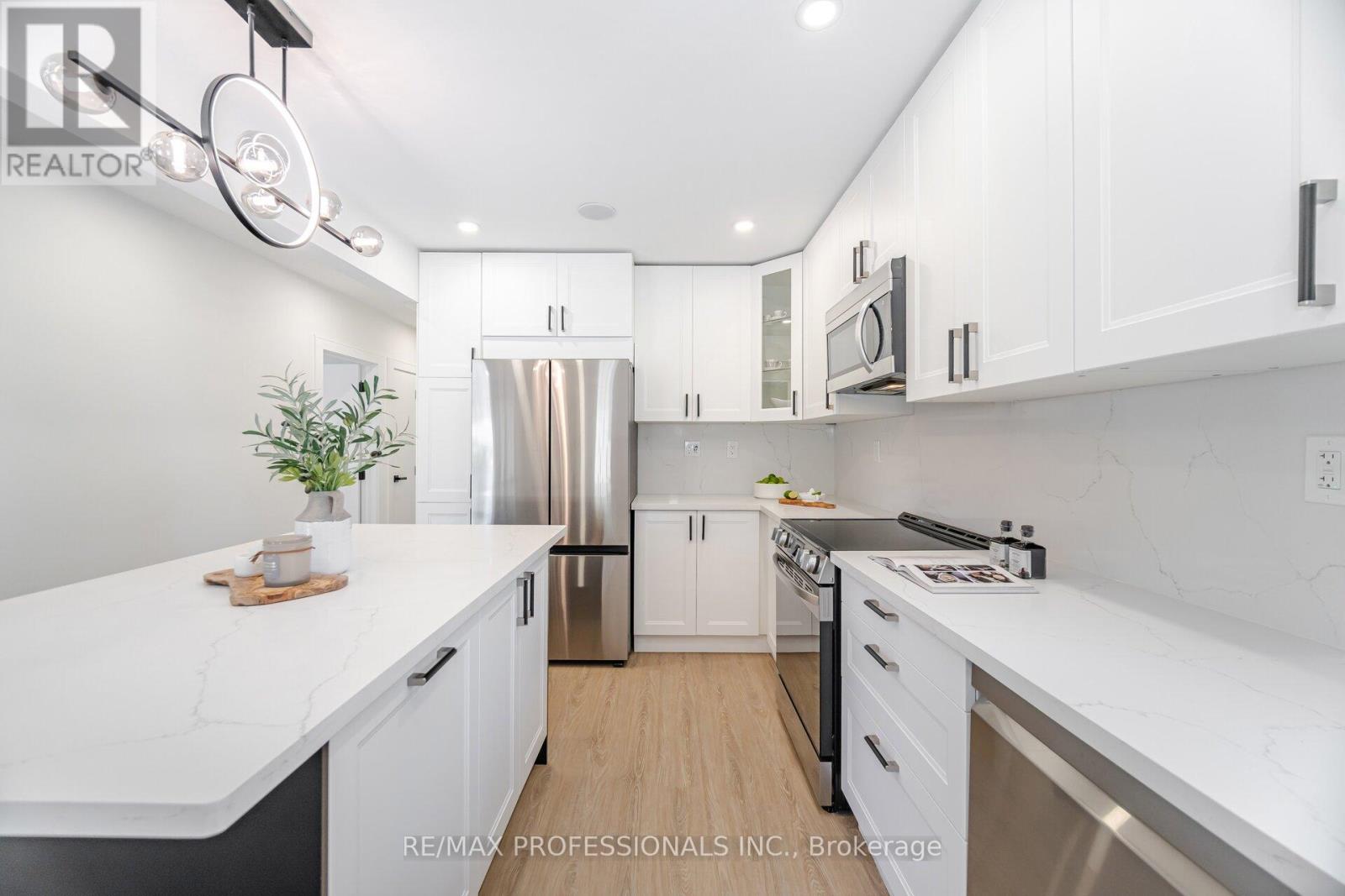 4 Lloyd Manor Road, Toronto, Ontario  M9B 5H6 - Photo 16 - W12410683
