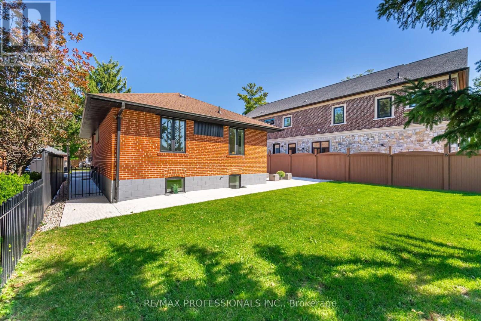 4 Lloyd Manor Road, Toronto, Ontario  M9B 5H6 - Photo 49 - W12410683