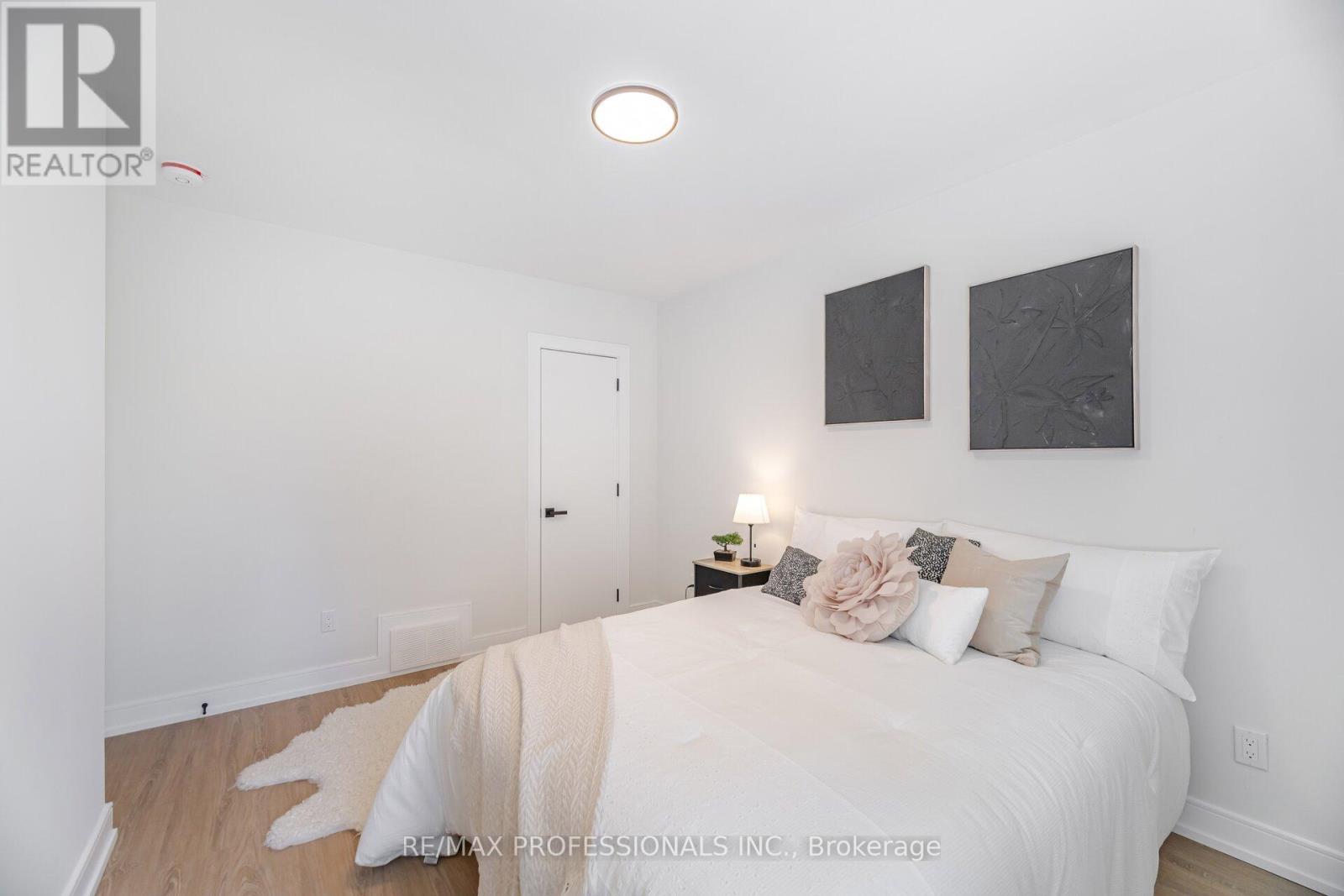 4 Lloyd Manor Road, Toronto, Ontario  M9B 5H6 - Photo 25 - W12410683