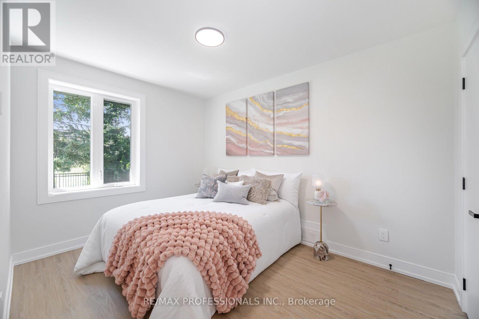 4 Lloyd Manor Road, Toronto, Ontario  M9B 5H6 - Photo 18 - W12410683