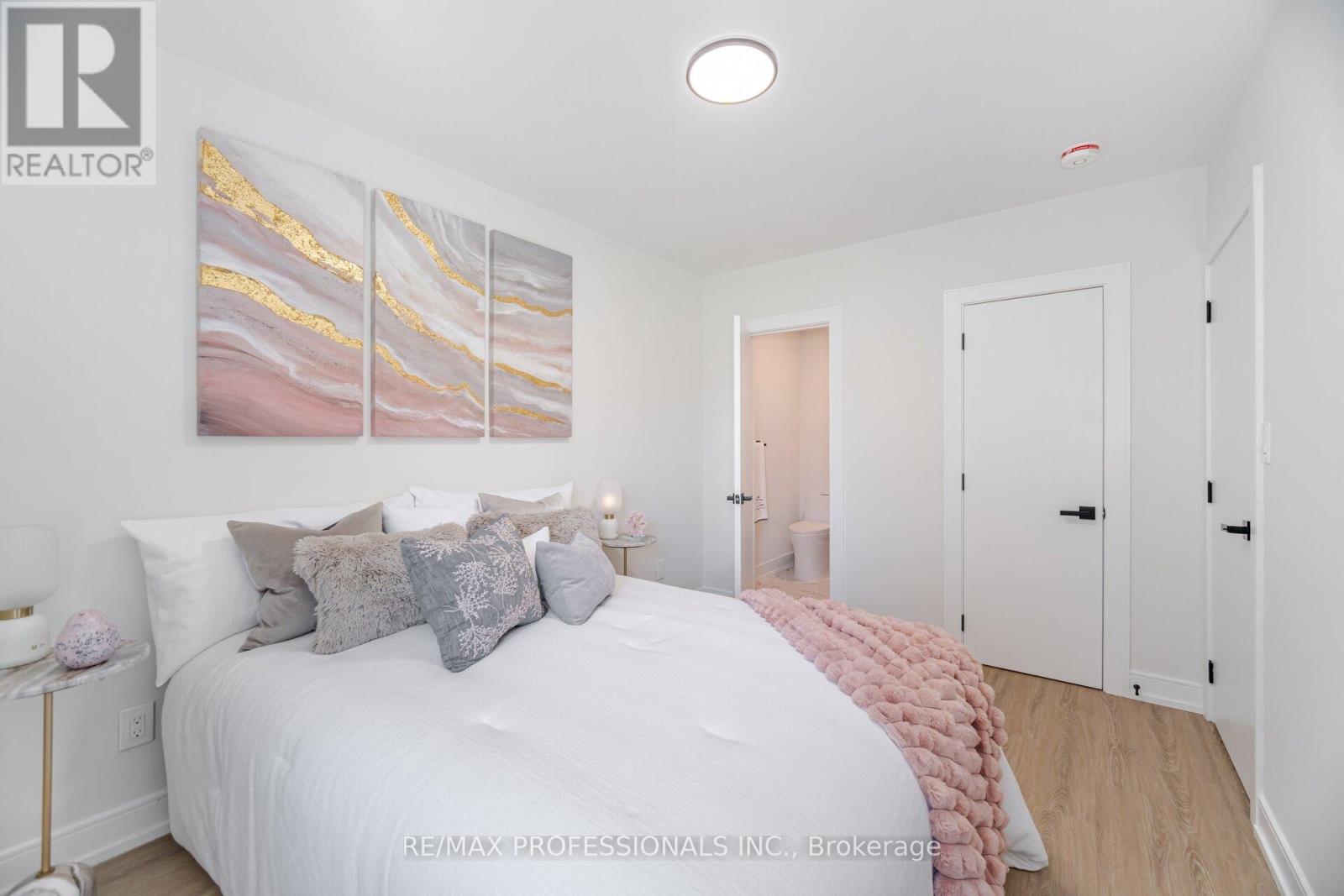 4 Lloyd Manor Road, Toronto, Ontario  M9B 5H6 - Photo 19 - W12410683