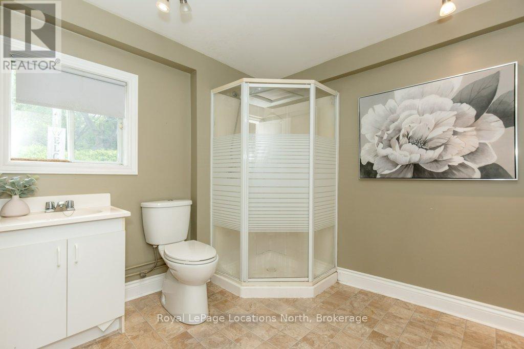10 Wellington Street E, Clearview, Ontario  L0M 1G0 - Photo 10 - S12419551