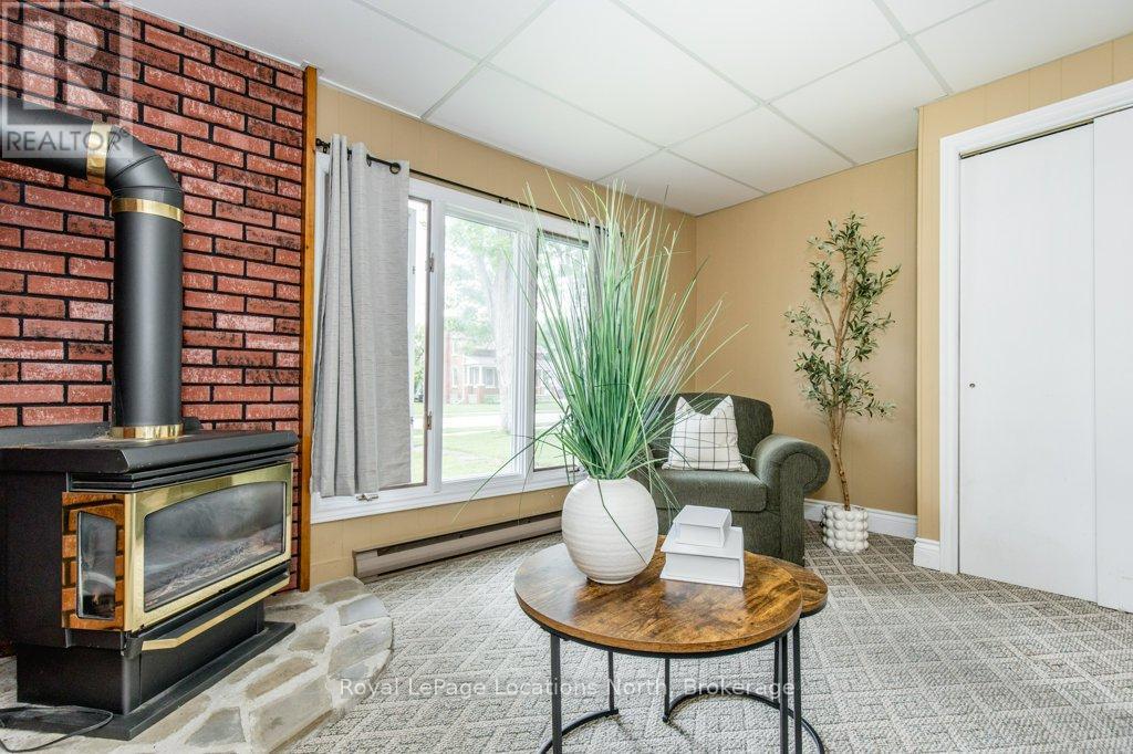 10 Wellington Street E, Clearview, Ontario  L0M 1G0 - Photo 14 - S12419551