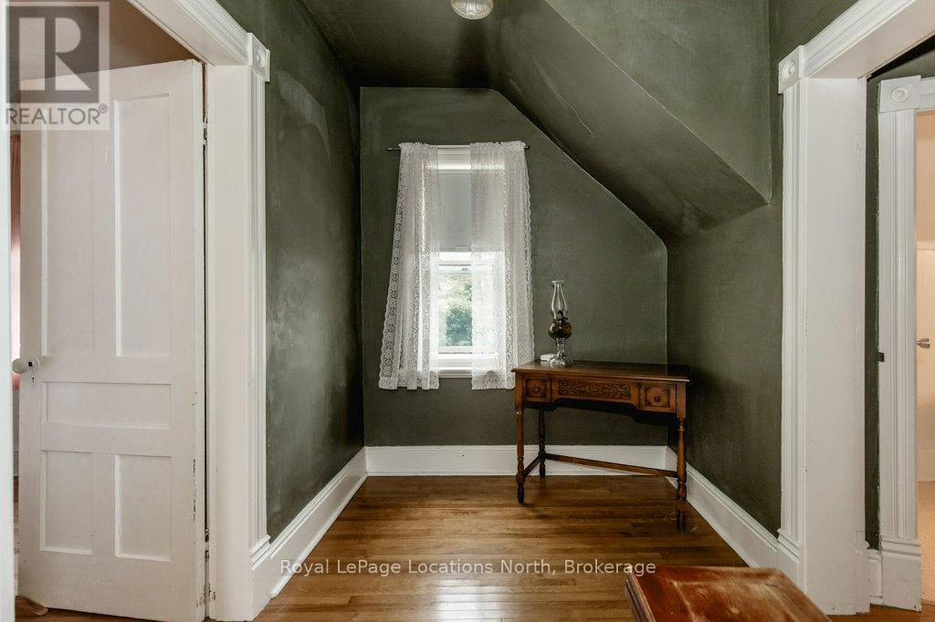 10 Wellington Street E, Clearview, Ontario  L0M 1G0 - Photo 28 - S12419551