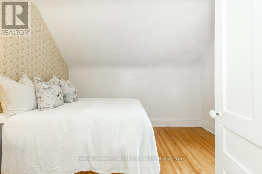 10 Wellington Street E, Clearview, Ontario  L0M 1G0 - Photo 31 - S12419551