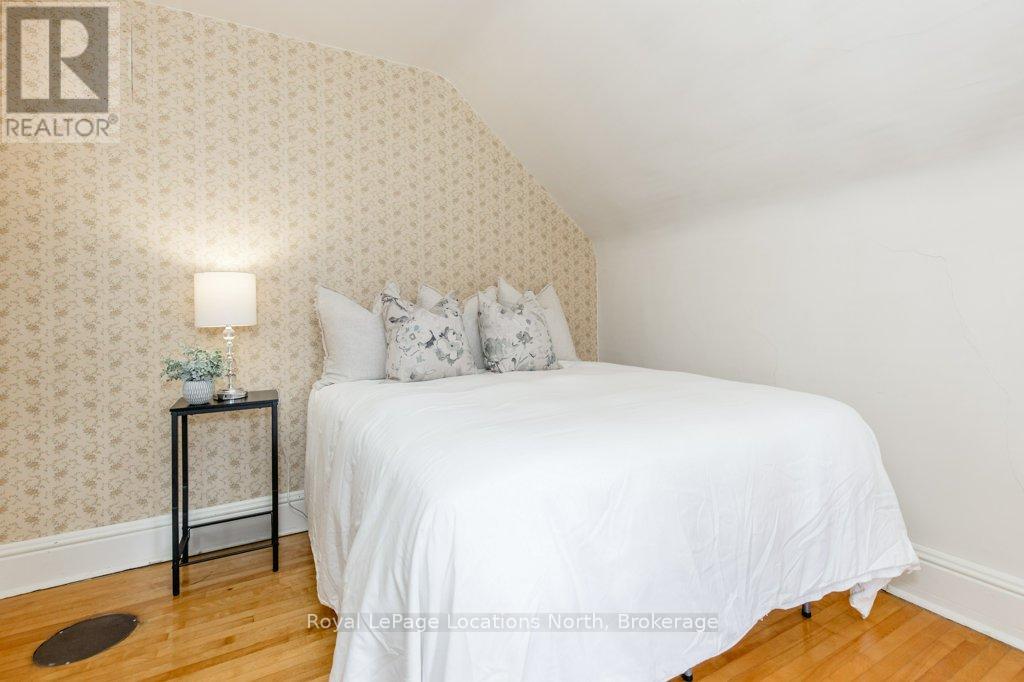 10 Wellington Street E, Clearview, Ontario  L0M 1G0 - Photo 32 - S12419551
