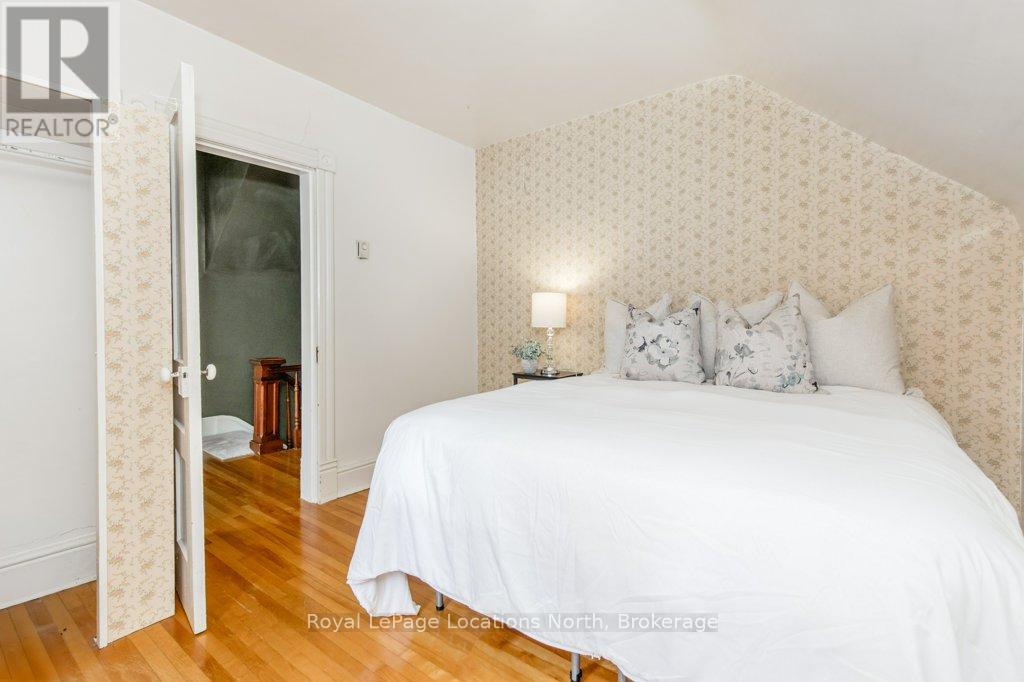 10 Wellington Street E, Clearview, Ontario  L0M 1G0 - Photo 33 - S12419551