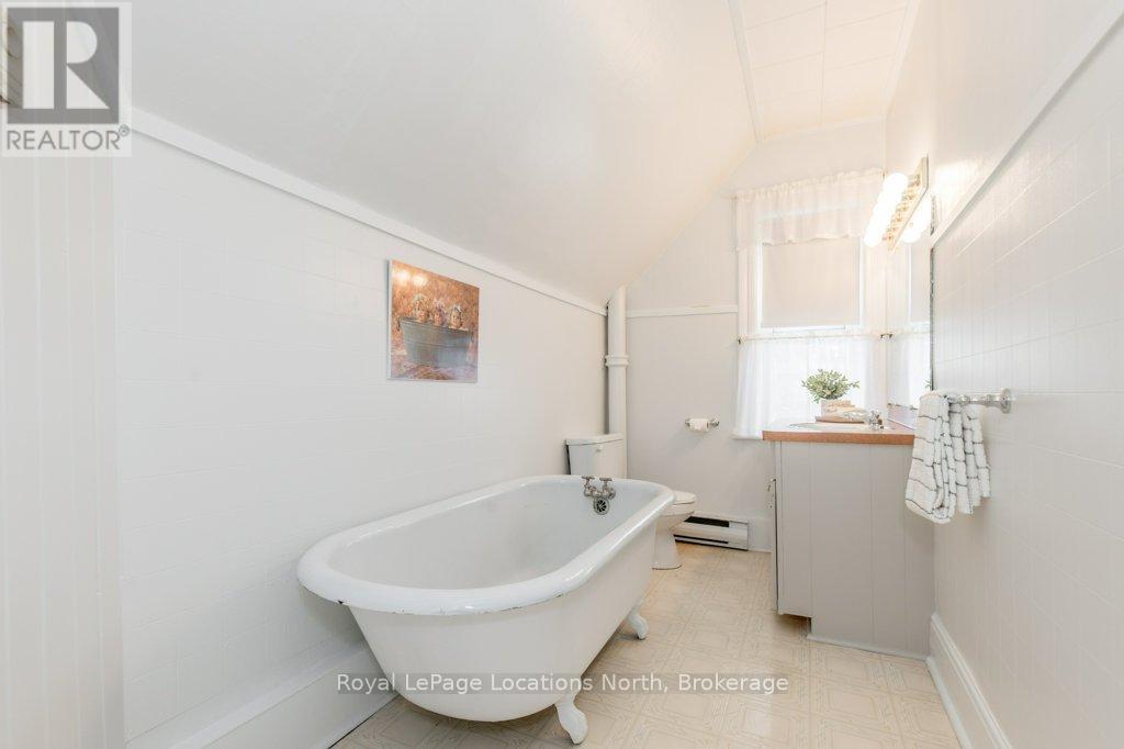 10 Wellington Street E, Clearview, Ontario  L0M 1G0 - Photo 35 - S12419551