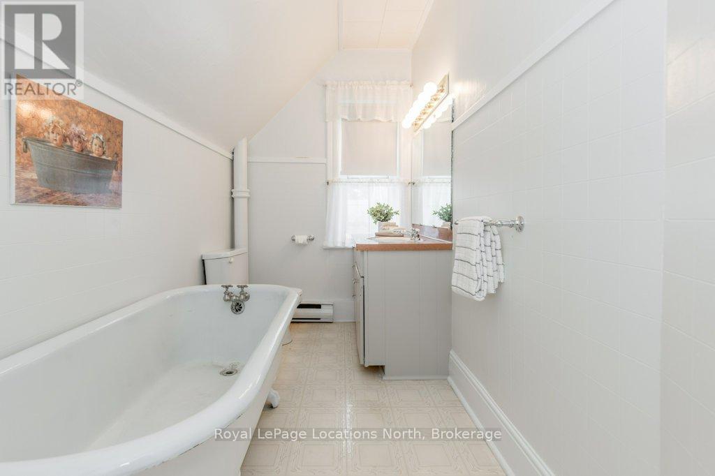 10 Wellington Street E, Clearview, Ontario  L0M 1G0 - Photo 36 - S12419551