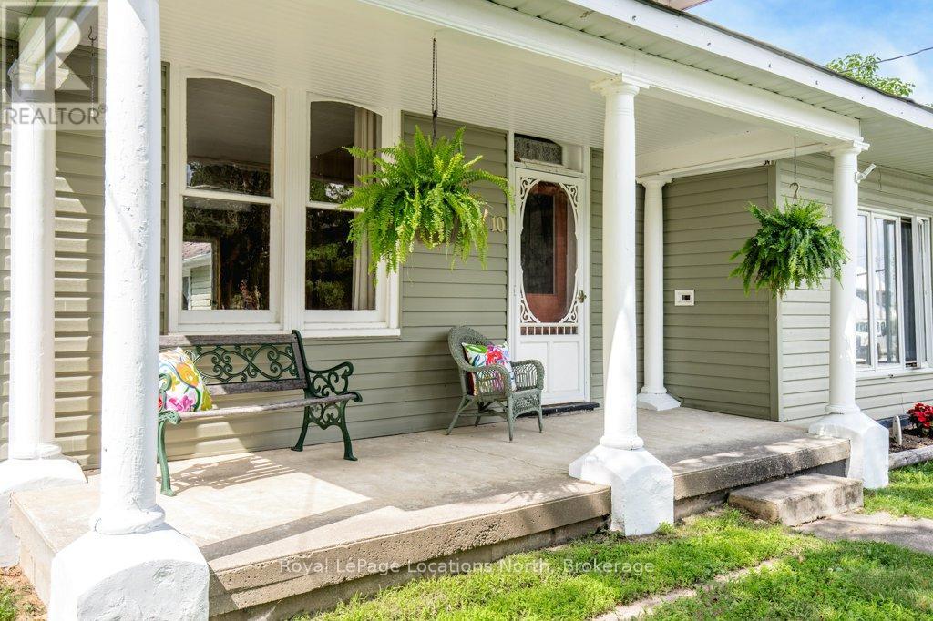 10 Wellington Street E, Clearview, Ontario  L0M 1G0 - Photo 6 - S12419551
