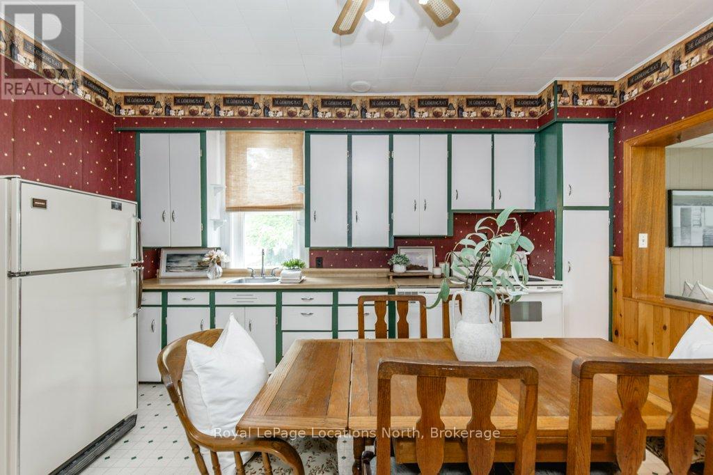 10 Wellington Street E, Clearview, Ontario  L0M 1G0 - Photo 7 - S12419551
