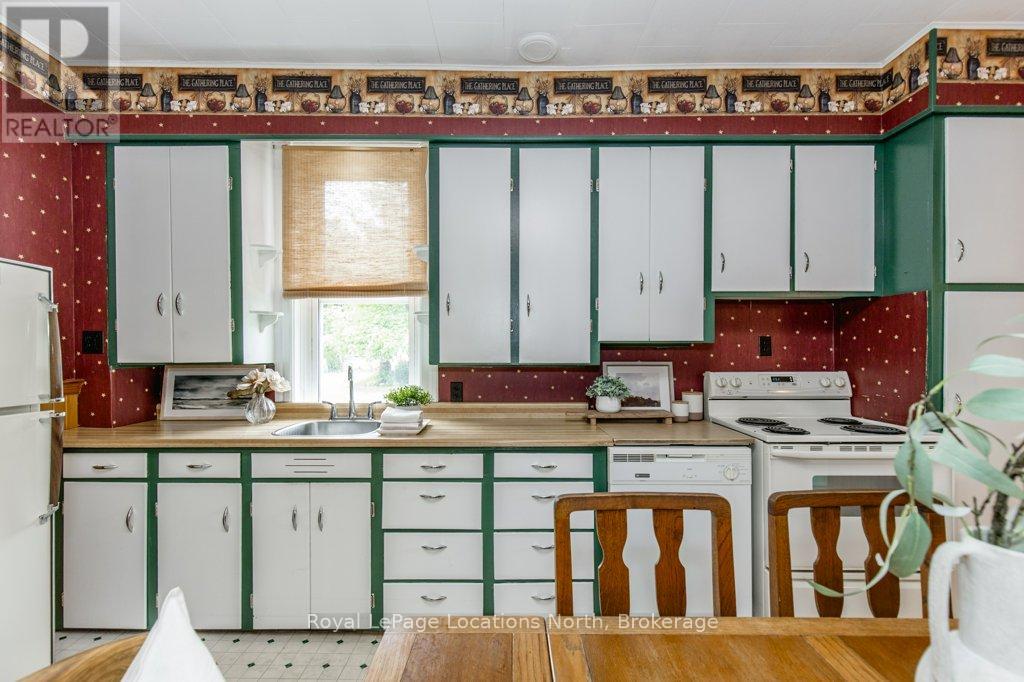 10 Wellington Street E, Clearview, Ontario  L0M 1G0 - Photo 8 - S12419551