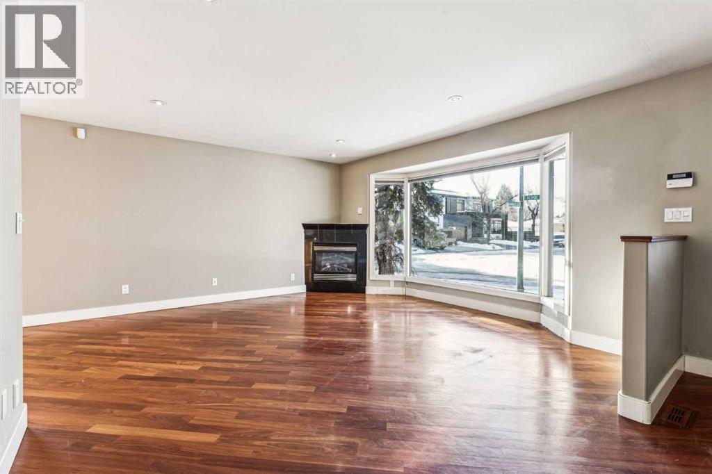 6003 Lacombe Way Sw, Calgary, Alberta  T3E 5T4 - Photo 3 - A2184346