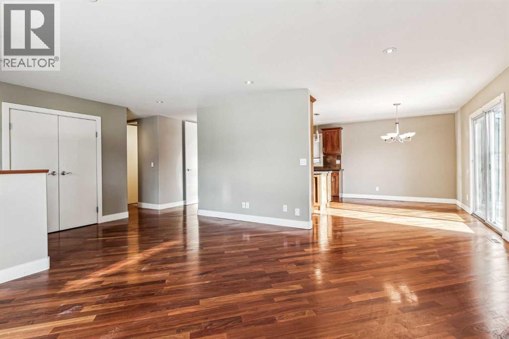 6003 Lacombe Way Sw, Calgary, Alberta  T3E 5T4 - Photo 5 - A2184346