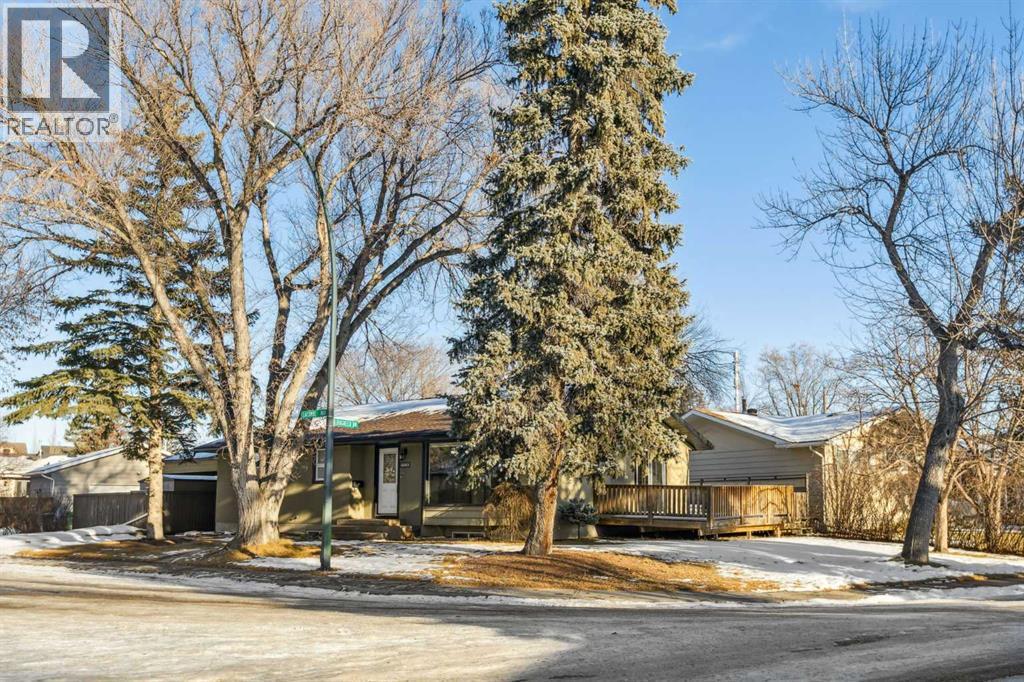 6003 Lacombe Way Sw, Calgary, Alberta  T3E 5T4 - Photo 1 - A2184346