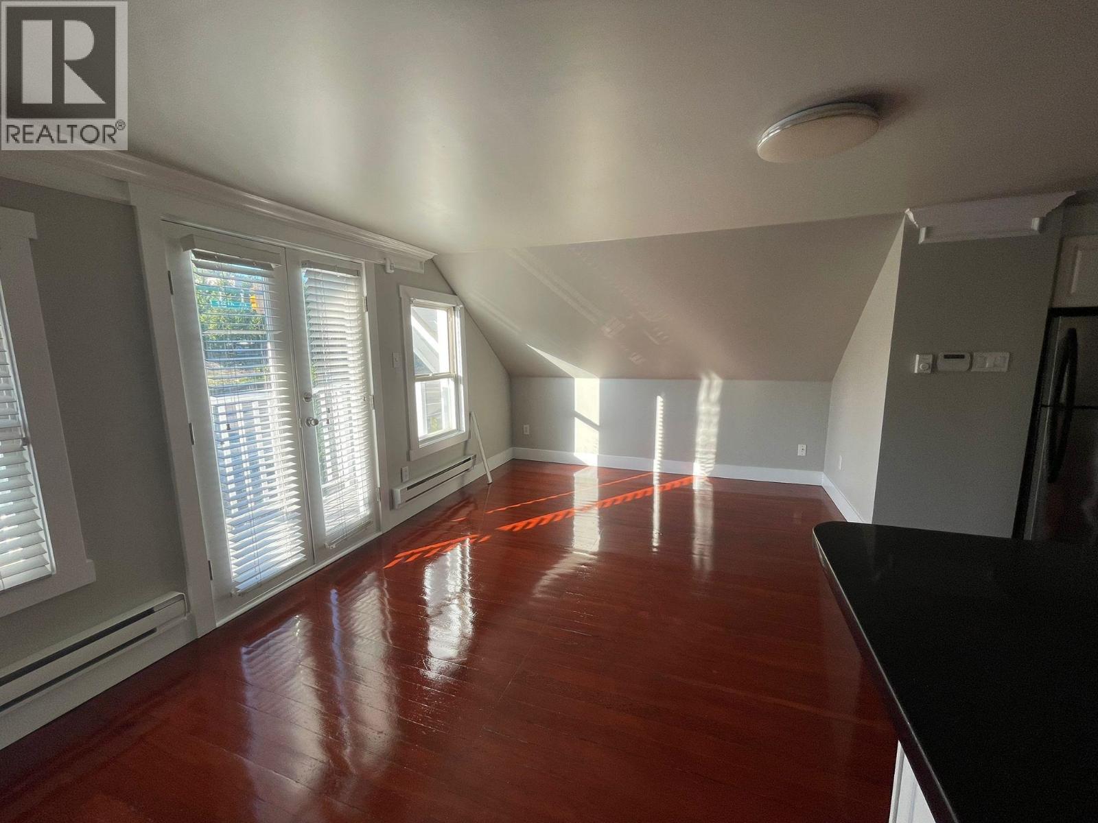 7505 KINGSWAY, Burnaby, British Columbia