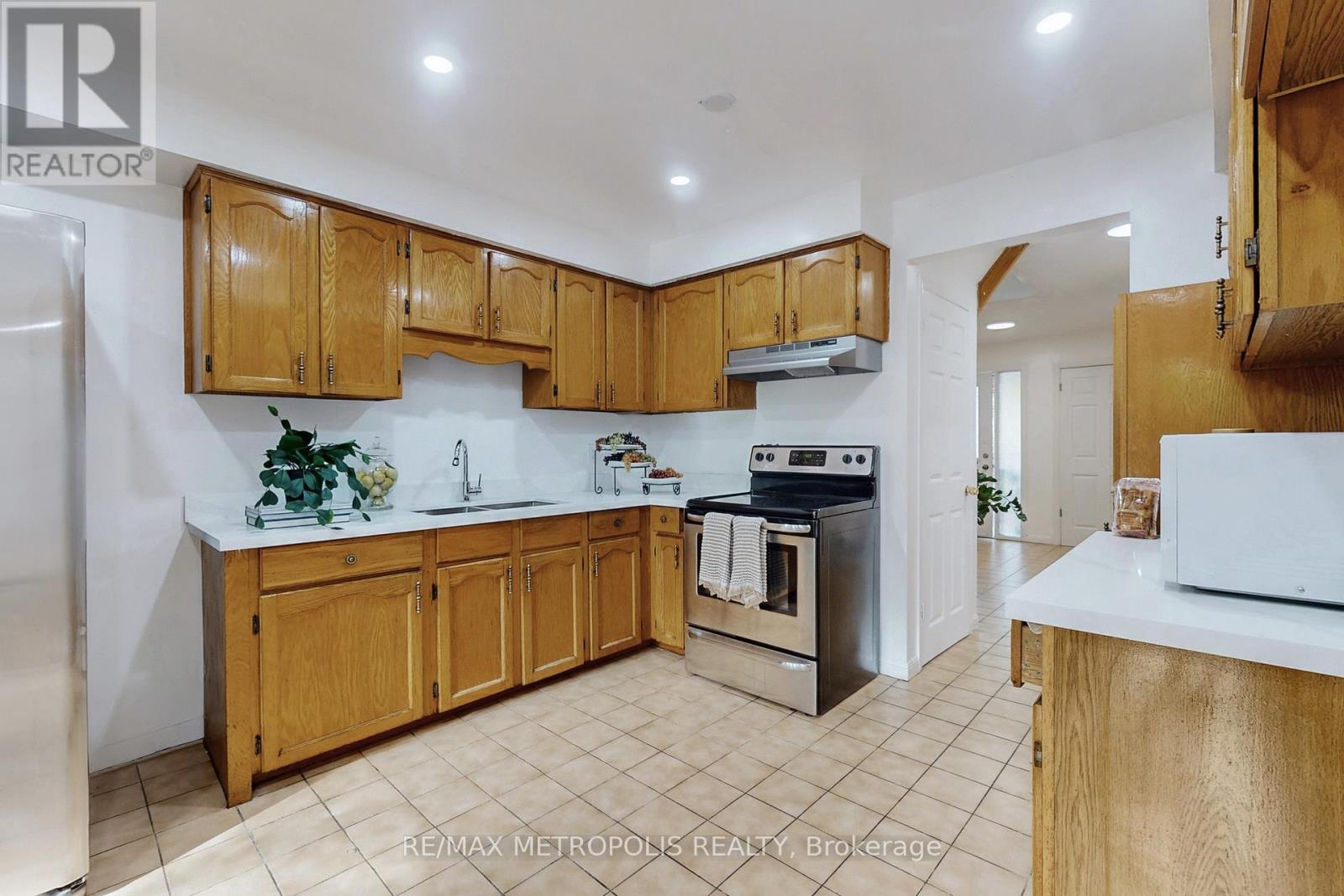 6 Rockwood Drive, Toronto, Ontario  M1M 3N1 - Photo 12 - E12419398