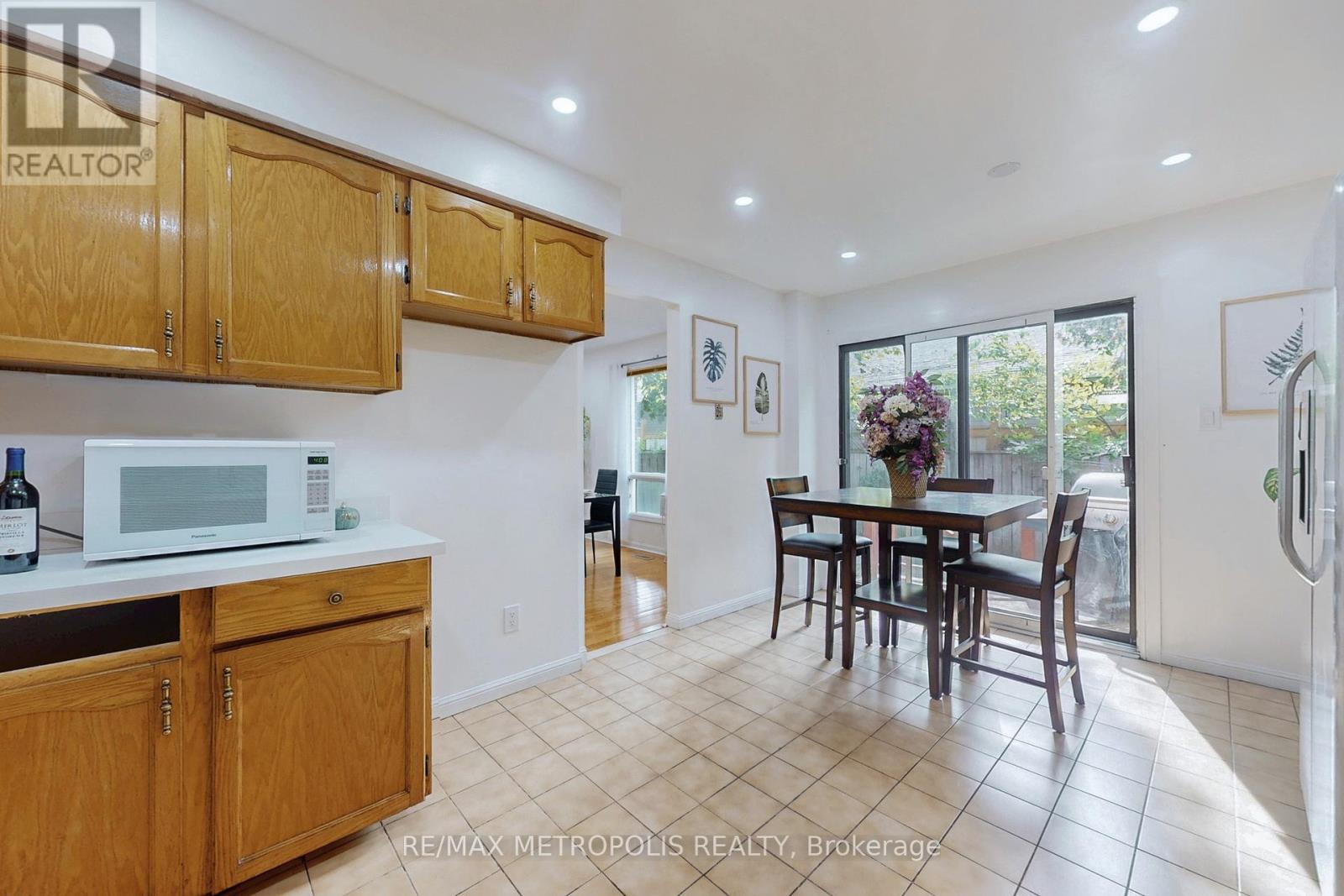 6 Rockwood Drive, Toronto, Ontario  M1M 3N1 - Photo 13 - E12419398