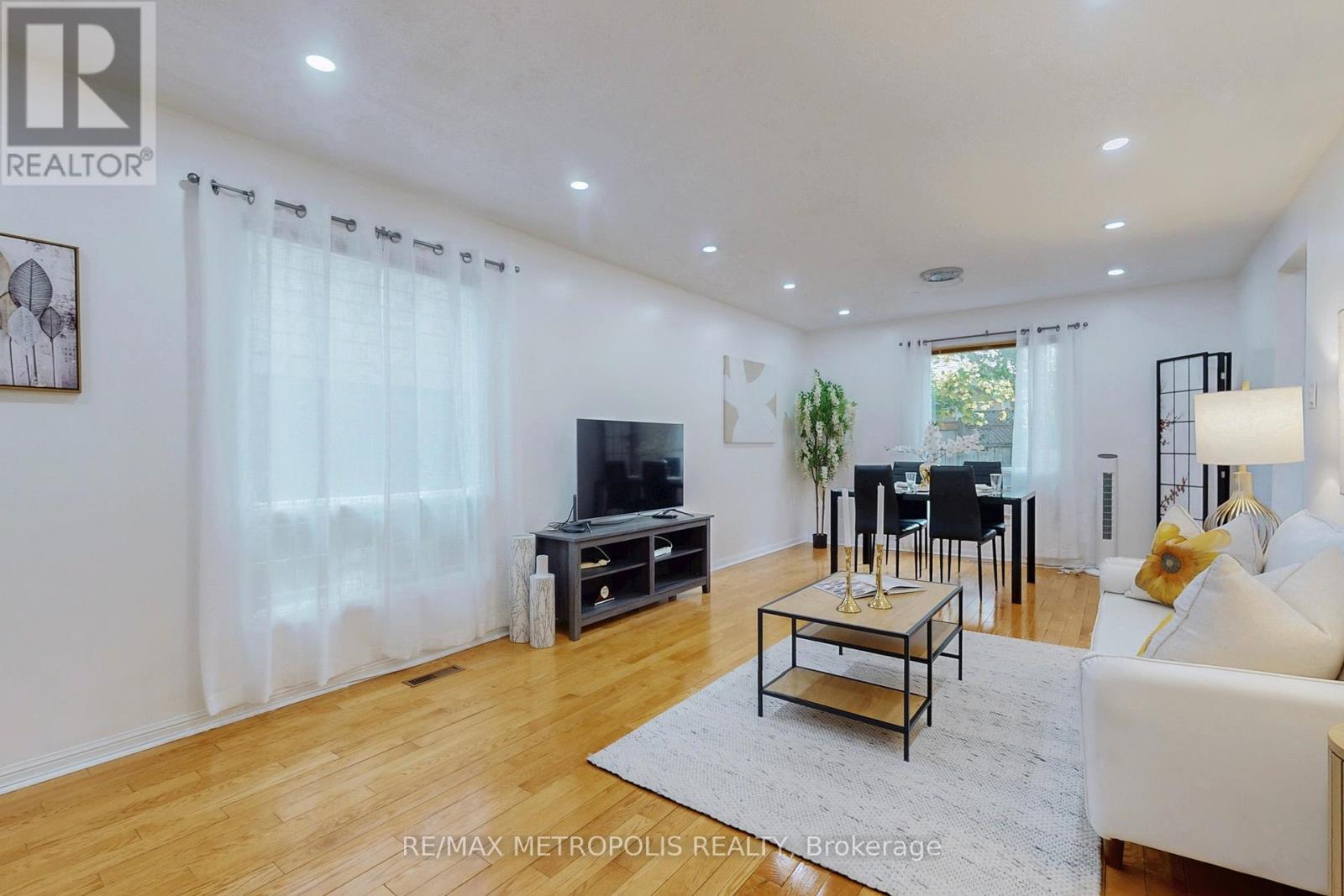 6 Rockwood Drive, Toronto, Ontario  M1M 3N1 - Photo 5 - E12419398