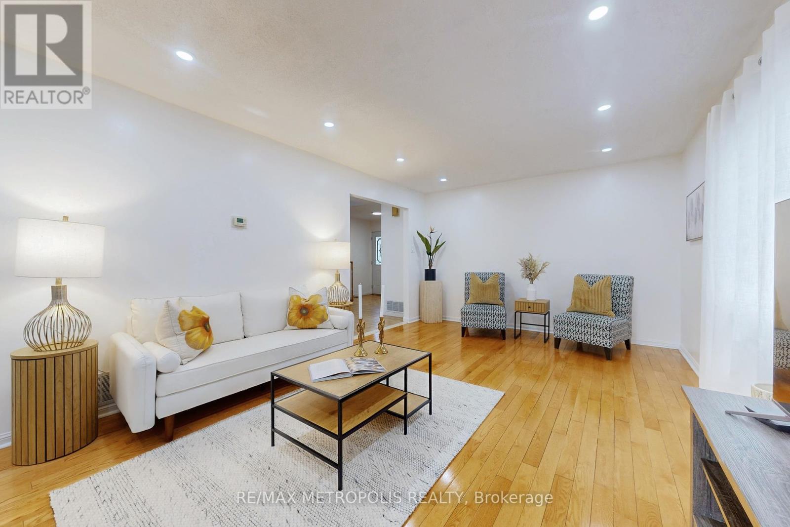 6 Rockwood Drive, Toronto, Ontario  M1M 3N1 - Photo 6 - E12419398