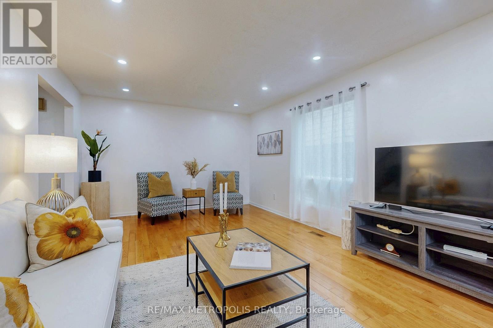 6 Rockwood Drive, Toronto, Ontario  M1M 3N1 - Photo 7 - E12419398