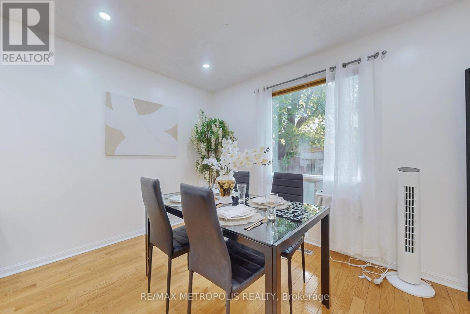 6 Rockwood Drive, Toronto, Ontario  M1M 3N1 - Photo 8 - E12419398