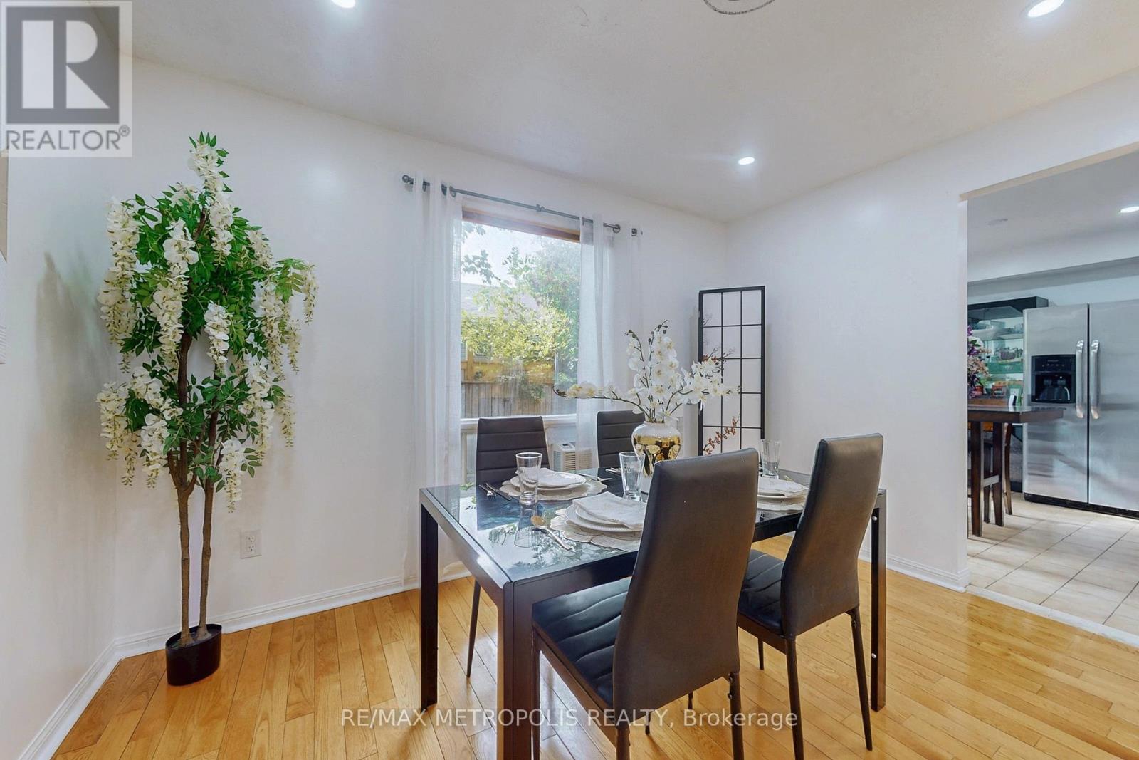 6 Rockwood Drive, Toronto, Ontario  M1M 3N1 - Photo 9 - E12419398