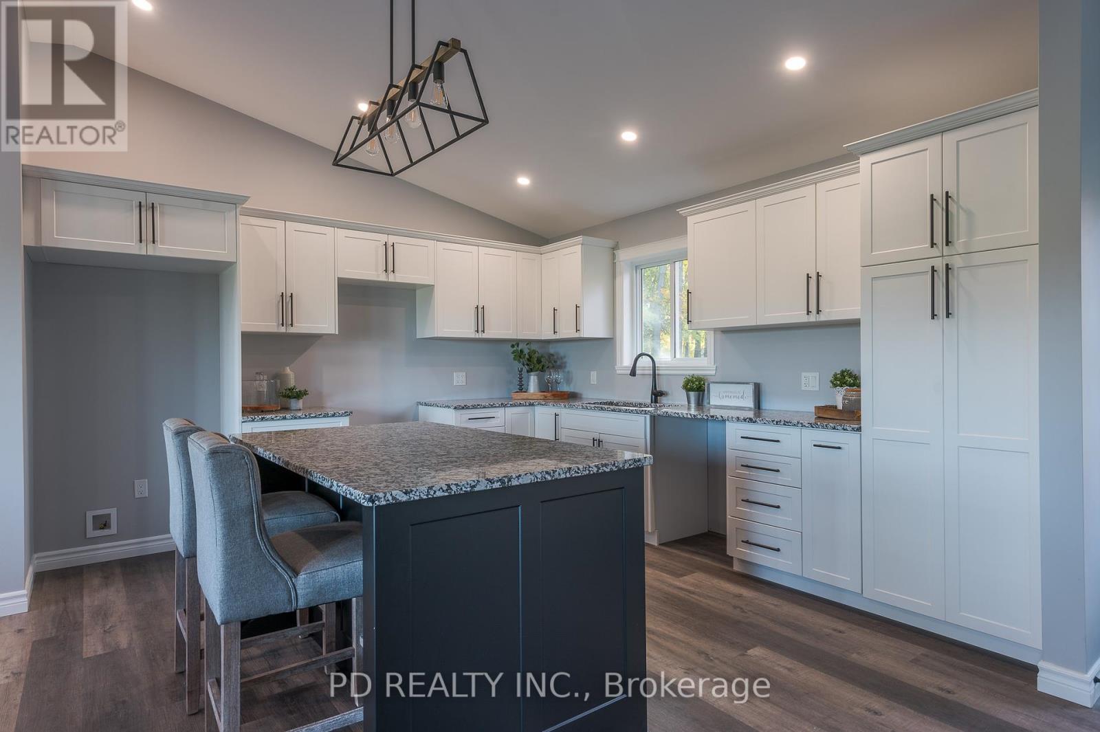 2 East Street, Kawartha Lakes, Ontario  L0A 1A0 - Photo 17 - X12419519