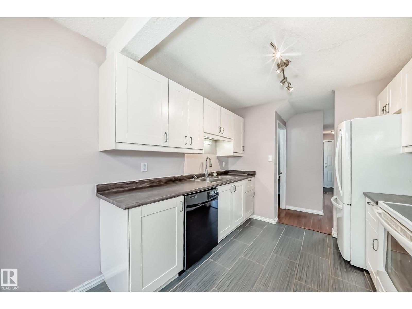 #24 1651 46 St Nw, Edmonton, Alberta  T6L 5H2 - Photo 4 - E4458940