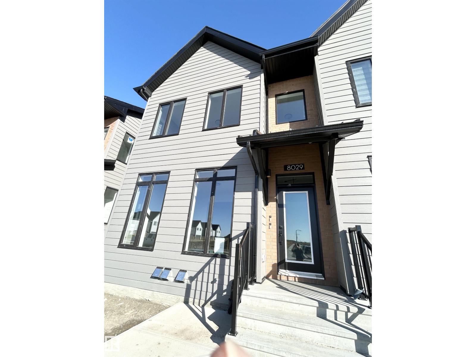 8029 Cedric Mah Rd Nw, Edmonton, Alberta  T5G 2Z5 - Photo 3 - E4458941
