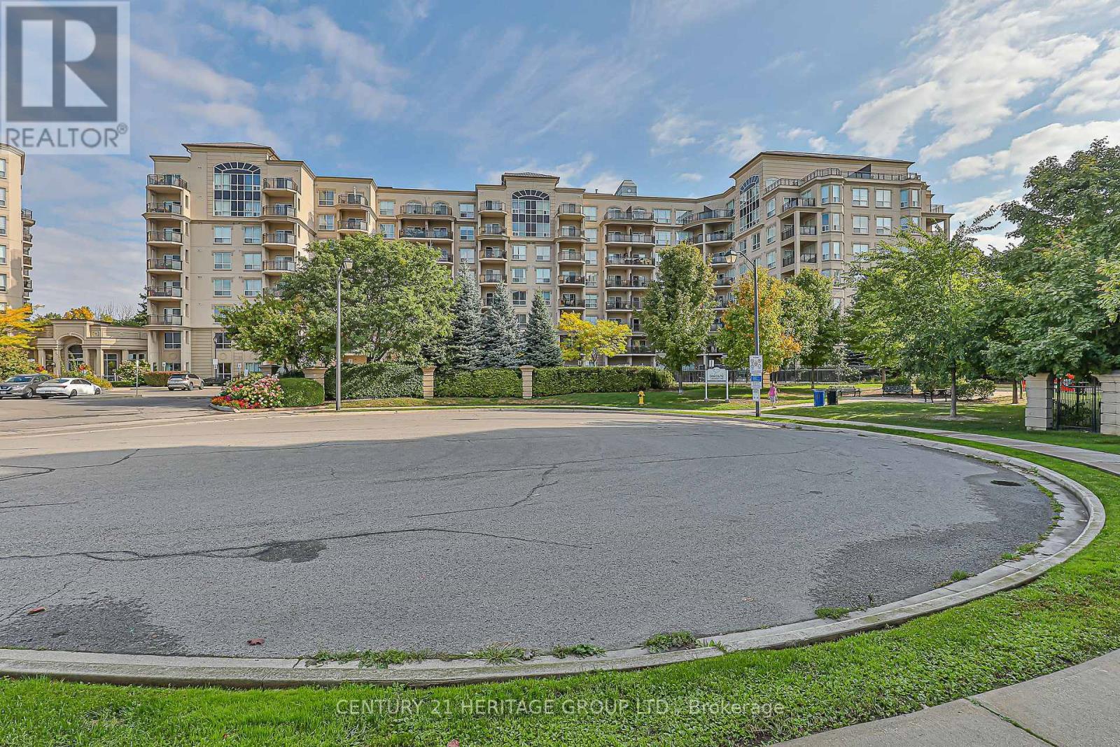 414 - 2 MAISON PARC COURT, Vaughan, Ontario