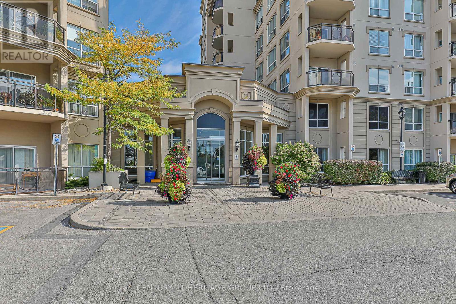 414 - 2 Maison Parc Court, Vaughan, Ontario  L4J 9K4 - Photo 2 - N12419397