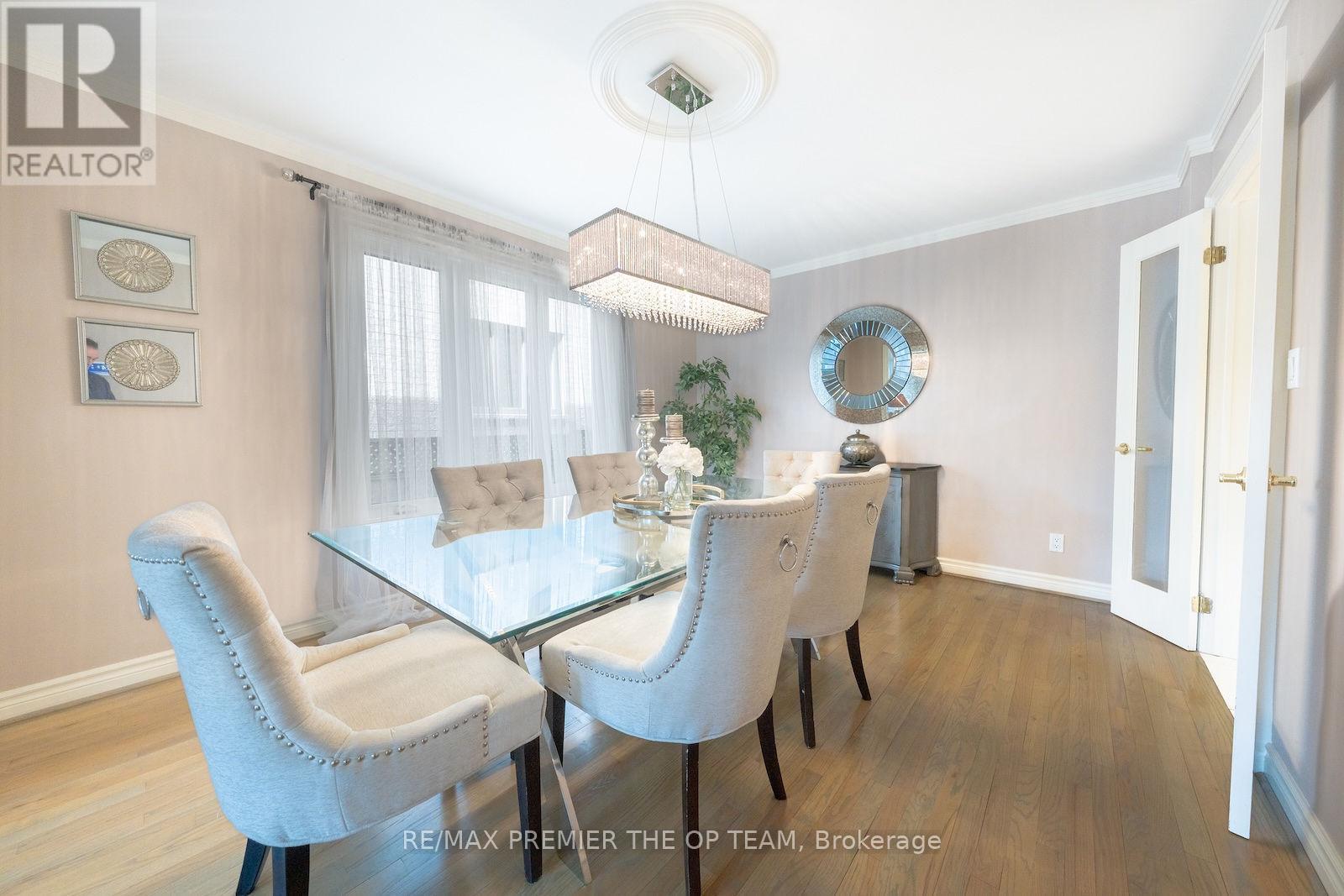 182 Clover Leaf Street, Vaughan, Ontario  L4L 5H7 - Photo 10 - N12419417