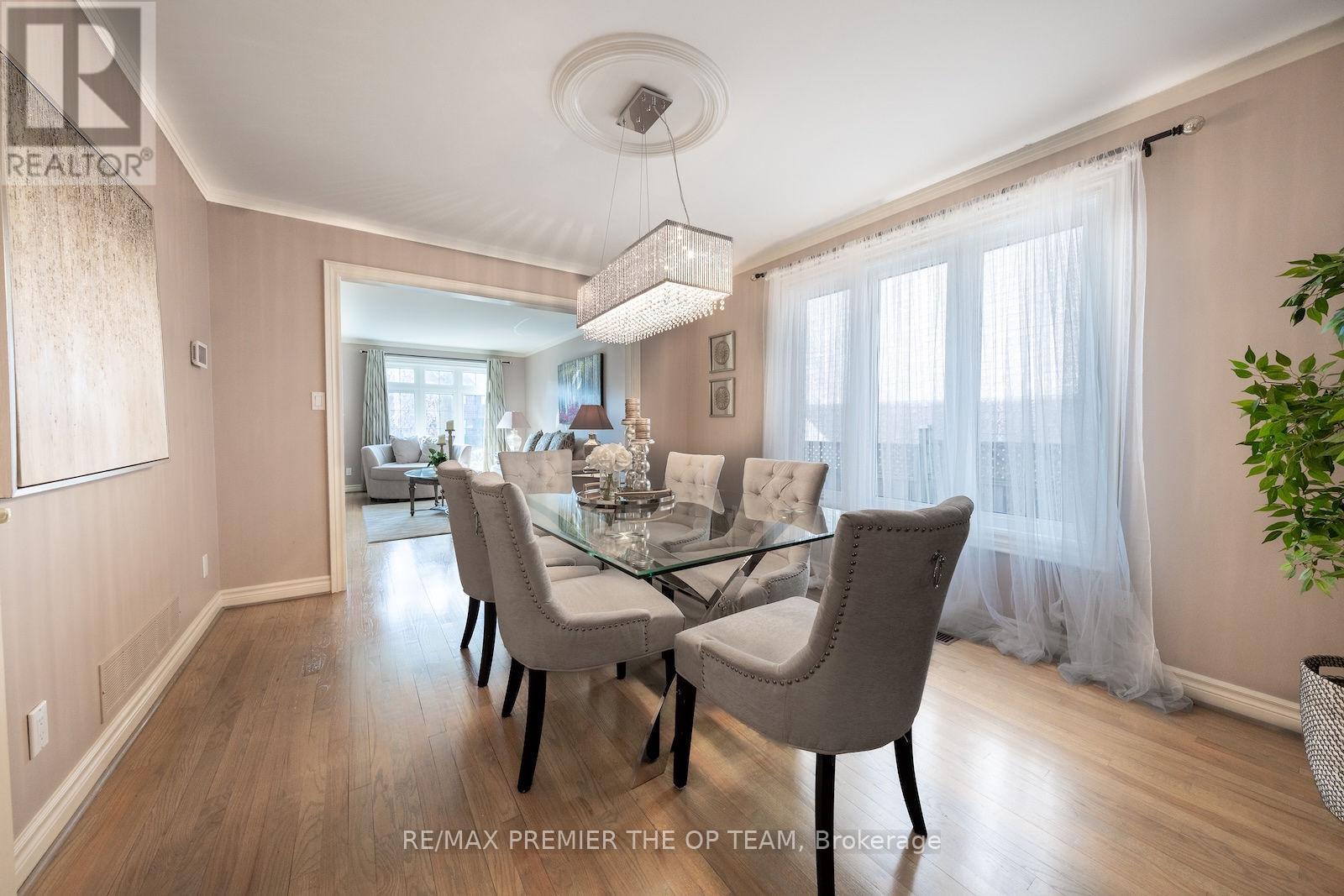 182 Clover Leaf Street, Vaughan, Ontario  L4L 5H7 - Photo 11 - N12419417