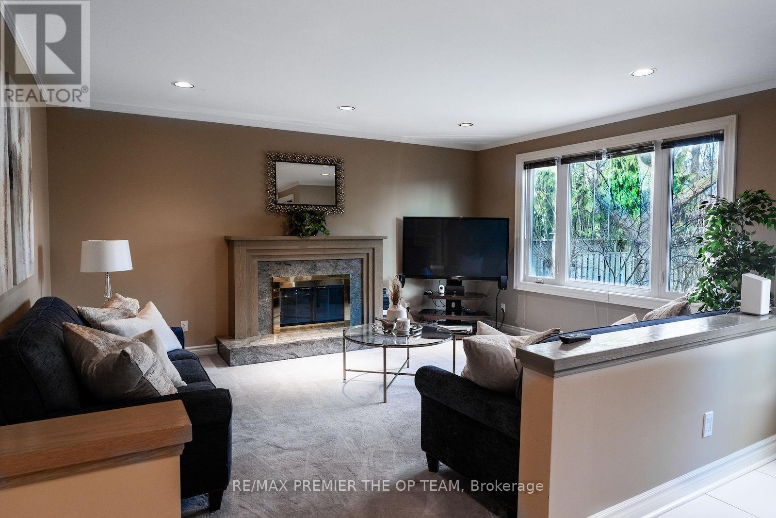 182 Clover Leaf Street, Vaughan, Ontario  L4L 5H7 - Photo 14 - N12419417