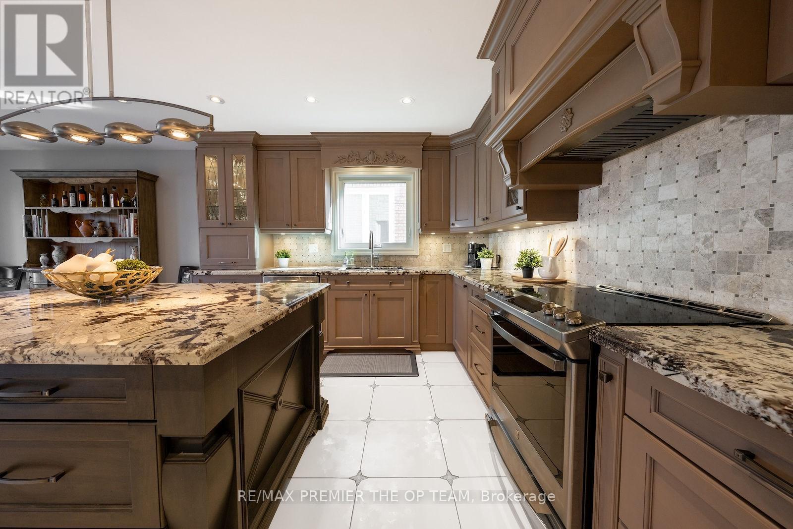 182 Clover Leaf Street, Vaughan, Ontario  L4L 5H7 - Photo 19 - N12419417