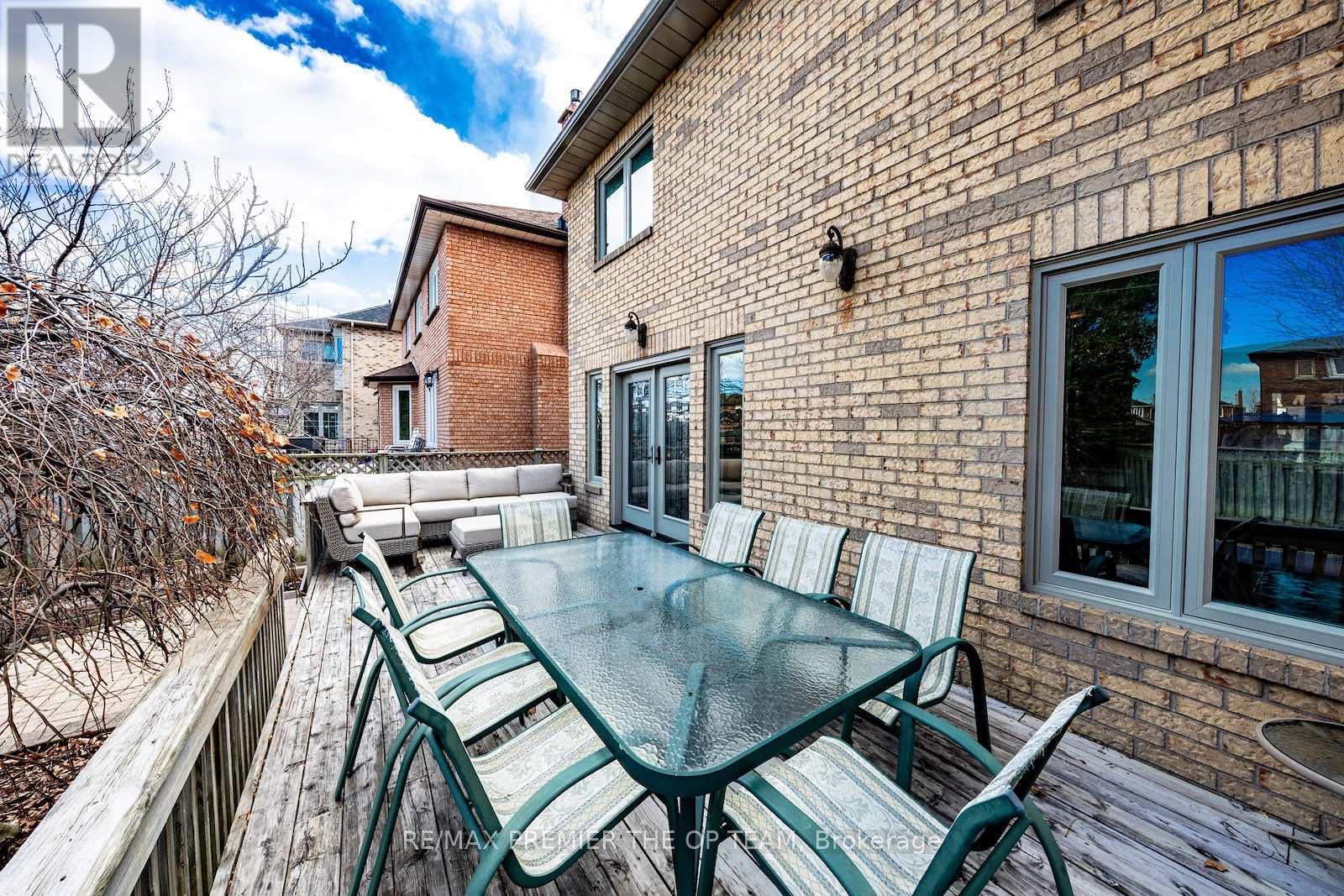 182 Clover Leaf Street, Vaughan, Ontario  L4L 5H7 - Photo 21 - N12419417