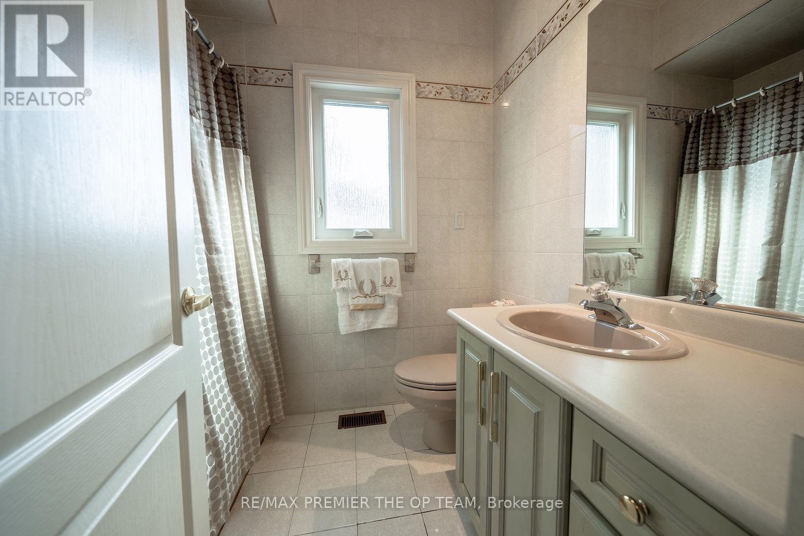 182 Clover Leaf Street, Vaughan, Ontario  L4L 5H7 - Photo 31 - N12419417