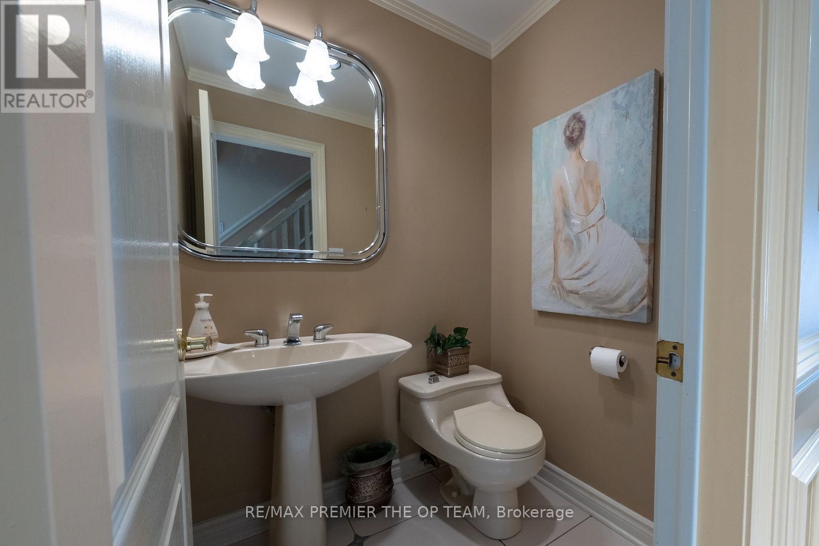182 Clover Leaf Street, Vaughan, Ontario  L4L 5H7 - Photo 4 - N12419417