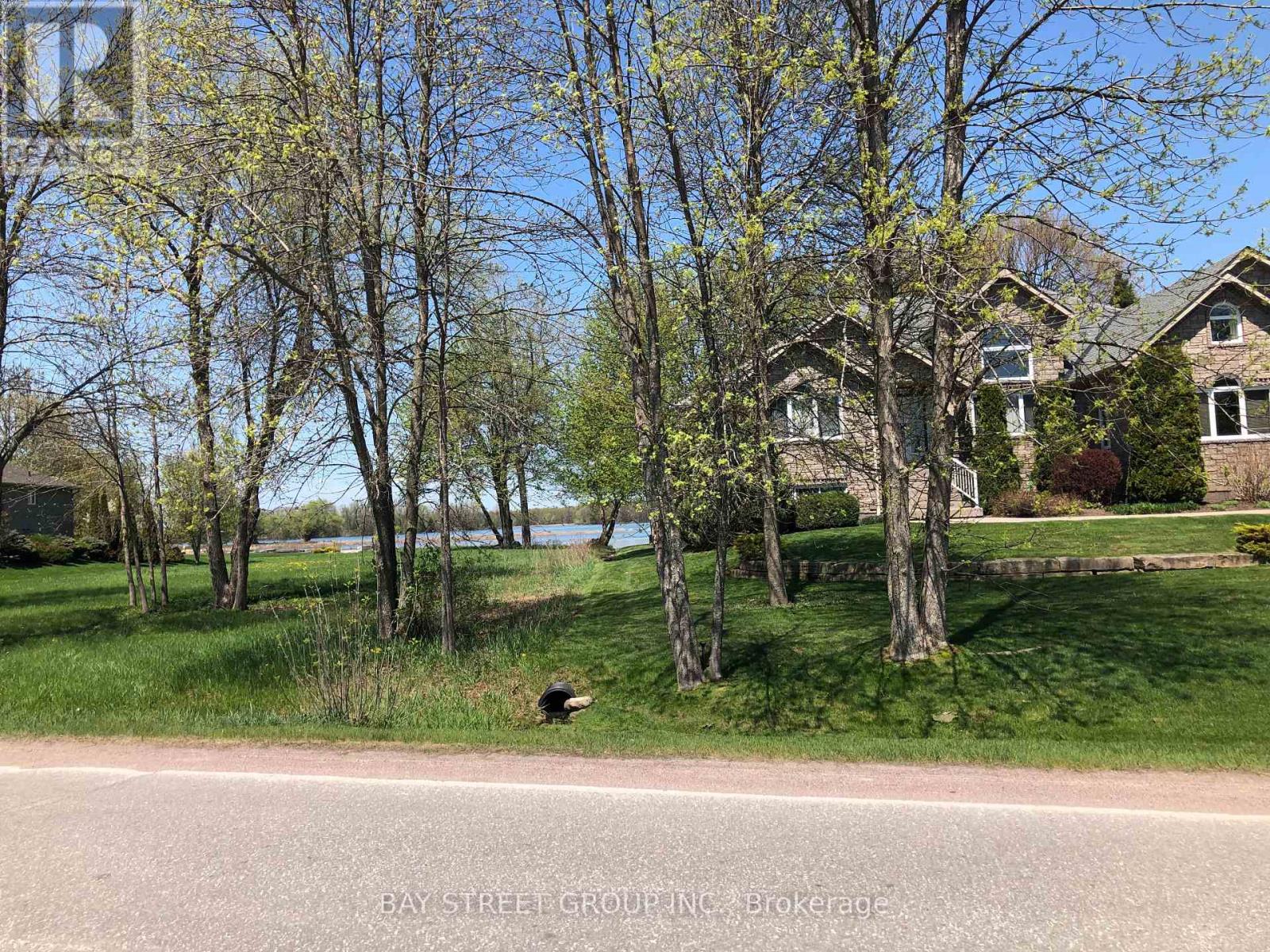 172 Bayshore Drive, Ramara, Ontario  L0K 1B0 - Photo 22 - S12419428