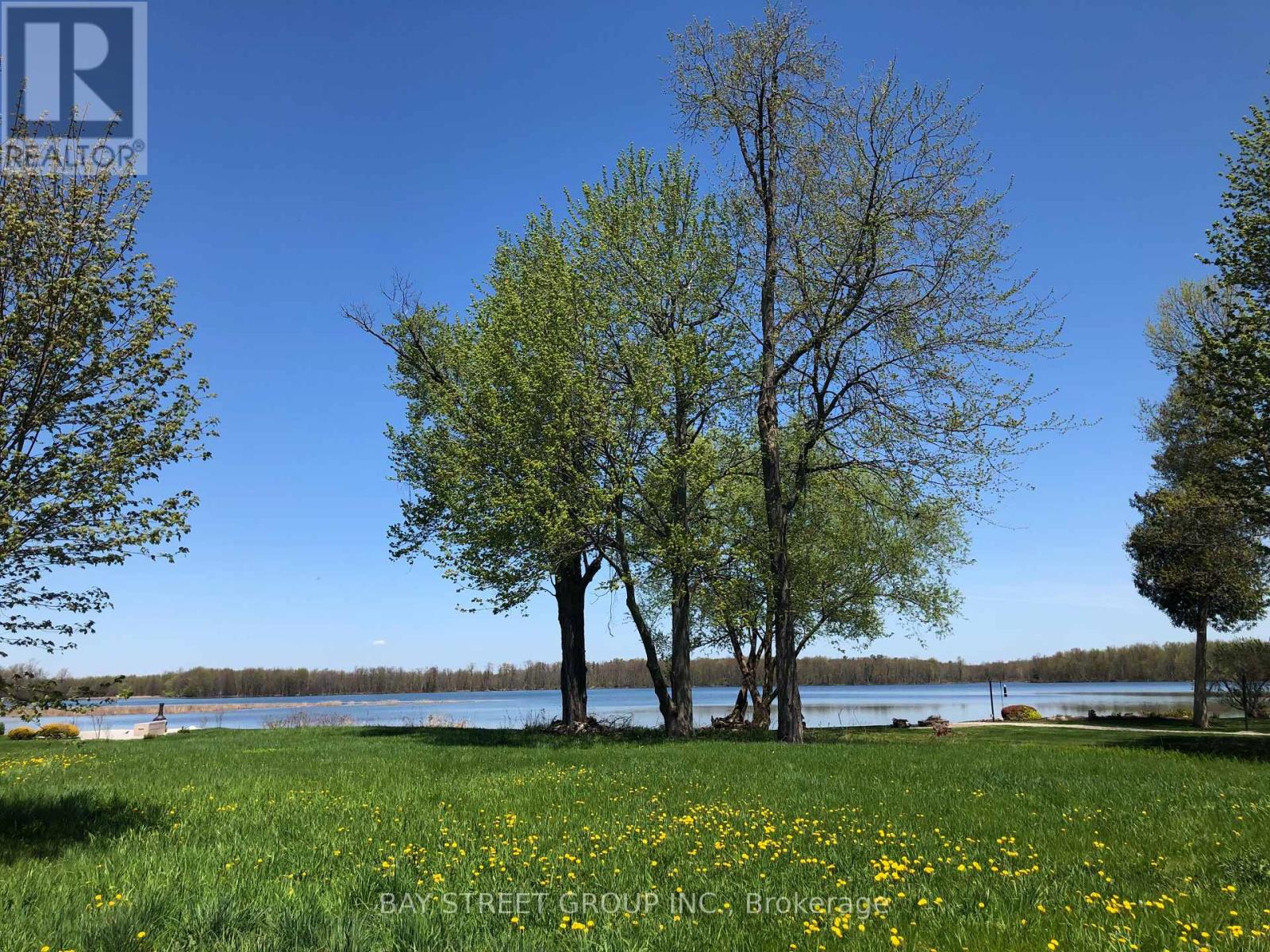 172 Bayshore Drive, Ramara, Ontario  L0K 1B0 - Photo 7 - S12419428