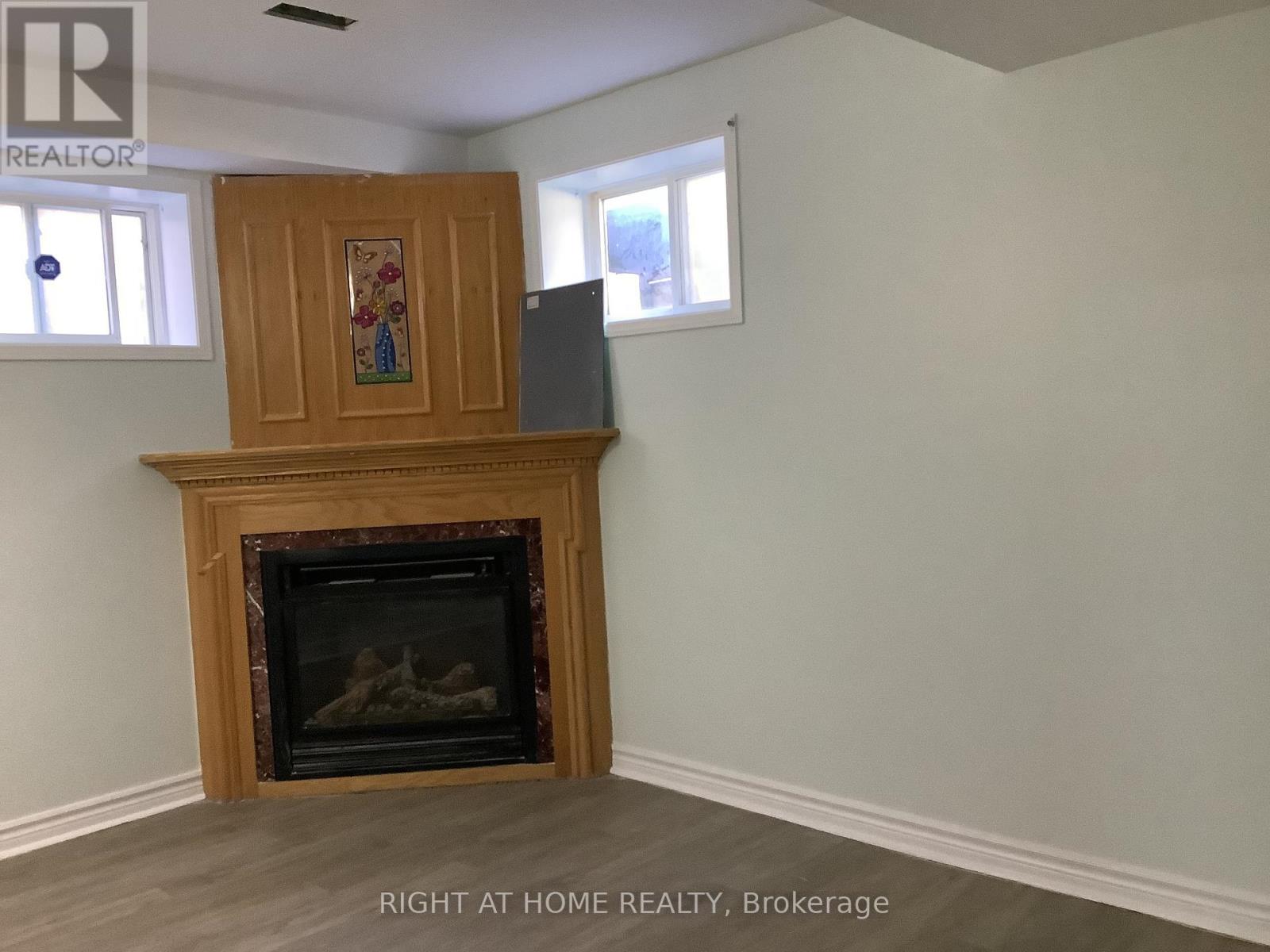 17 Dunsmore Lane, Barrie, Ontario  L4M 7A1 - Photo 16 - S12419432