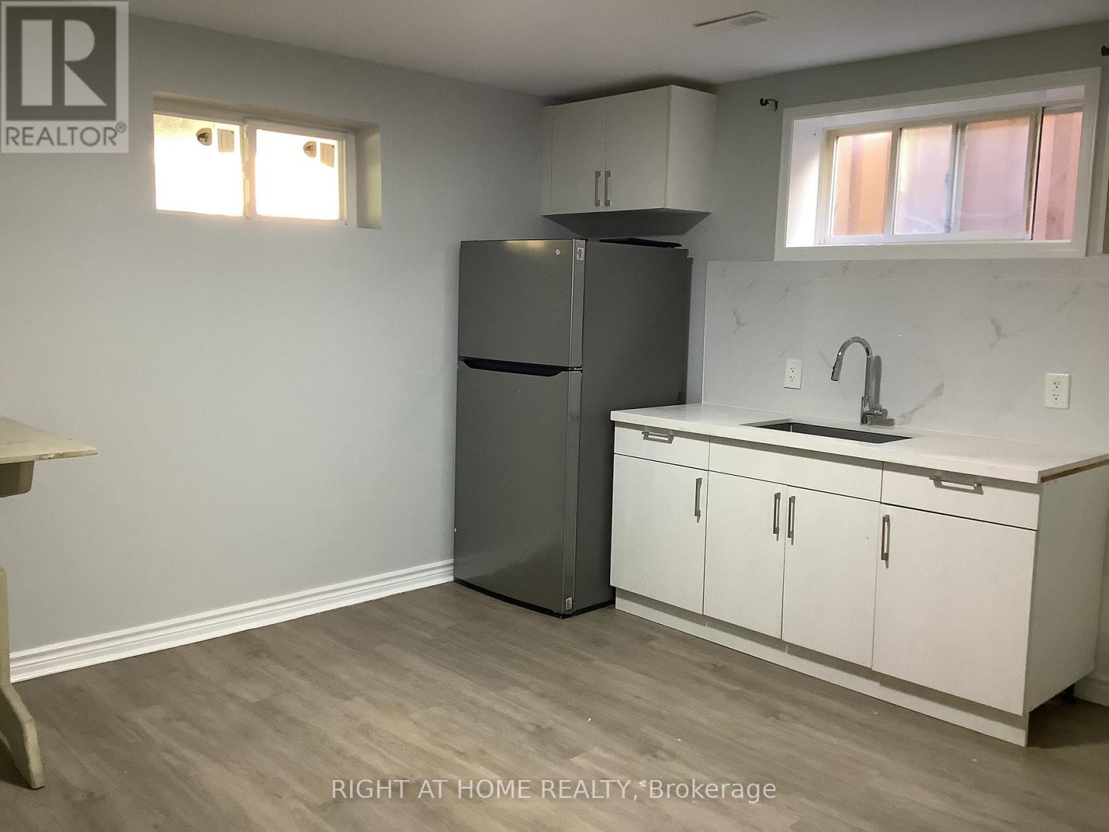 17 Dunsmore Lane, Barrie, Ontario  L4M 7A1 - Photo 23 - S12419432