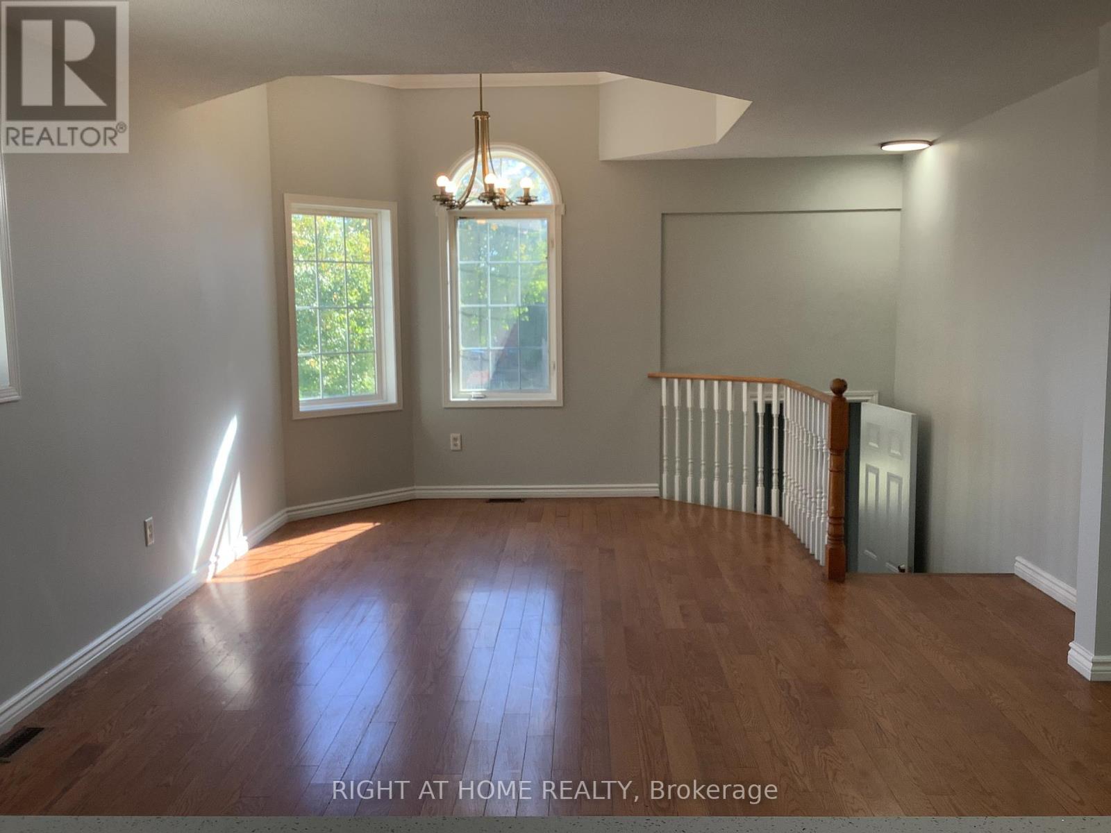 17 Dunsmore Lane, Barrie, Ontario  L4M 7A1 - Photo 4 - S12419432