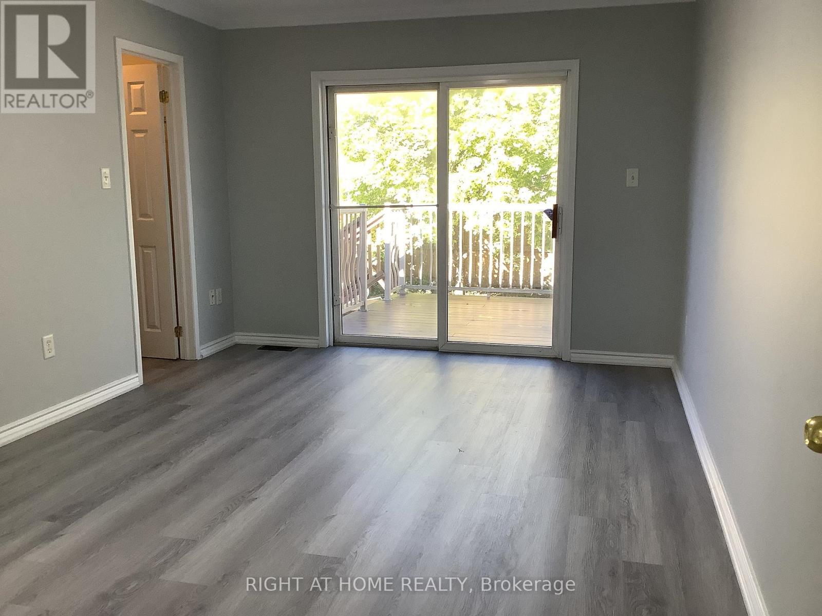 17 Dunsmore Lane, Barrie, Ontario  L4M 7A1 - Photo 8 - S12419432